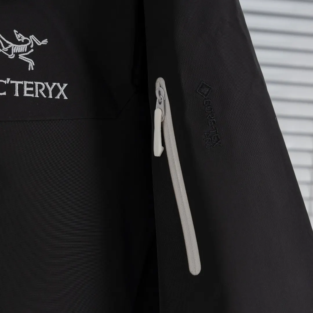 Alpha SV GORE-TEX Pro Hooded Shell Jacket D33023664 — view 10