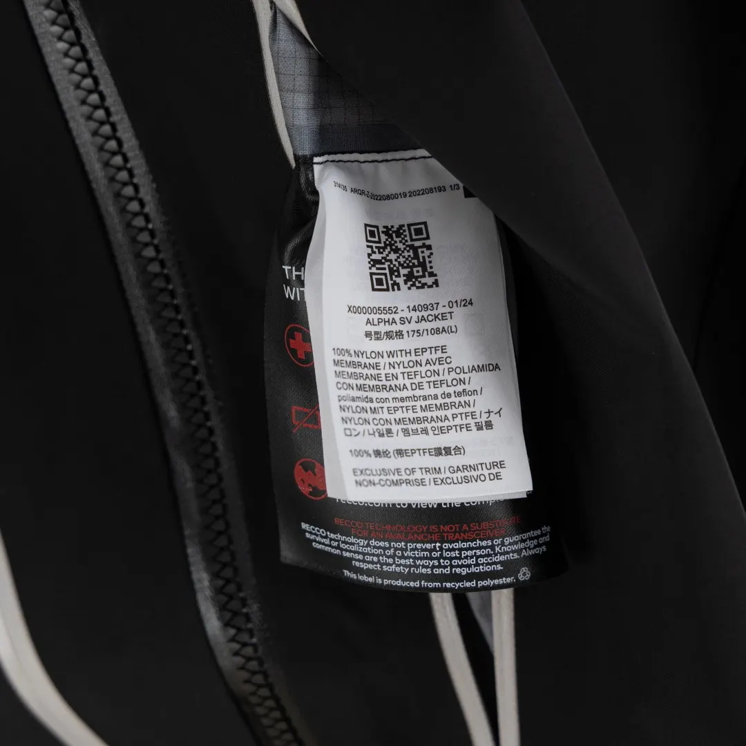 Alpha SV GORE-TEX Pro Hooded Shell Jacket D33023664 — view 11