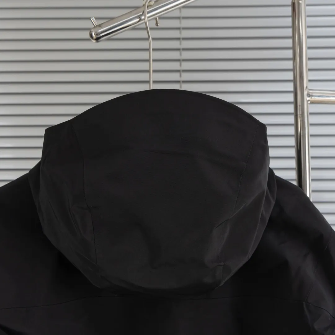 Alpha SV GORE-TEX Pro Hooded Shell Jacket D33023664 — view 14