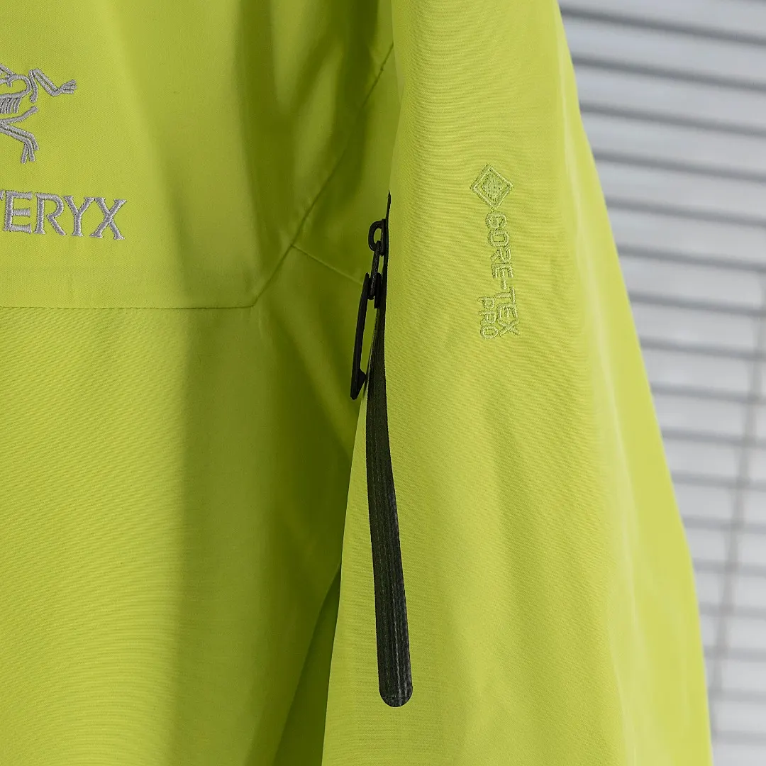 Alpha SV GORE-TEX Pro Hardshell Jacket D33023662 — view 8
