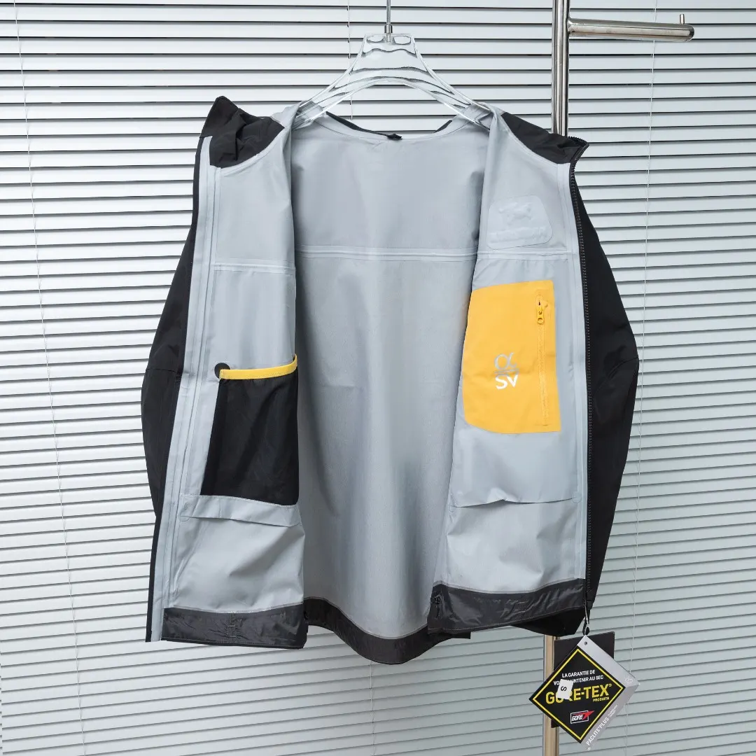 Alpha SV GORE-TEX Pro Hardshell Jacket D33023661 — view 3