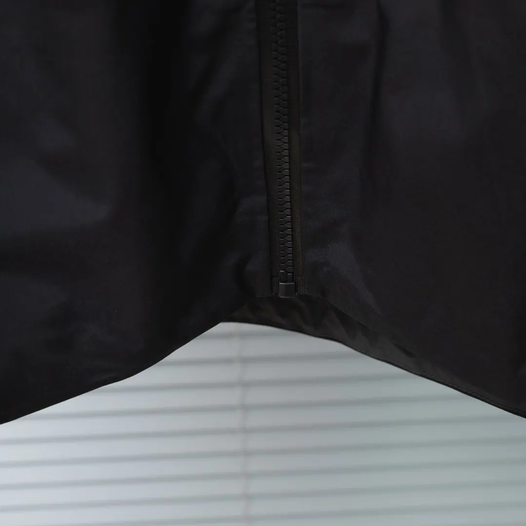 Alpha SV GORE-TEX Pro Hardshell Jacket D33023661 — view 8