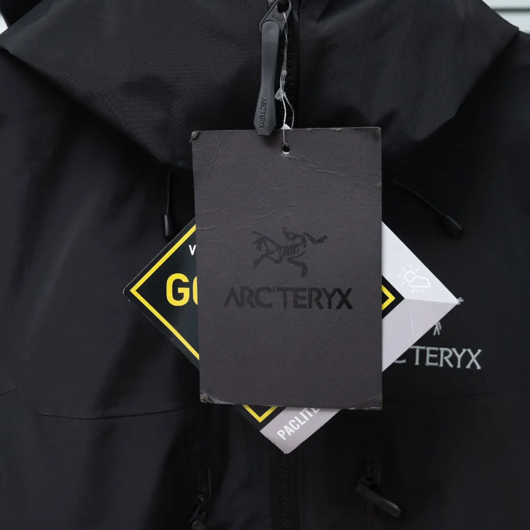 Alpha SV GORE-TEX Pro Hardshell Jacket D33023661 — view 9