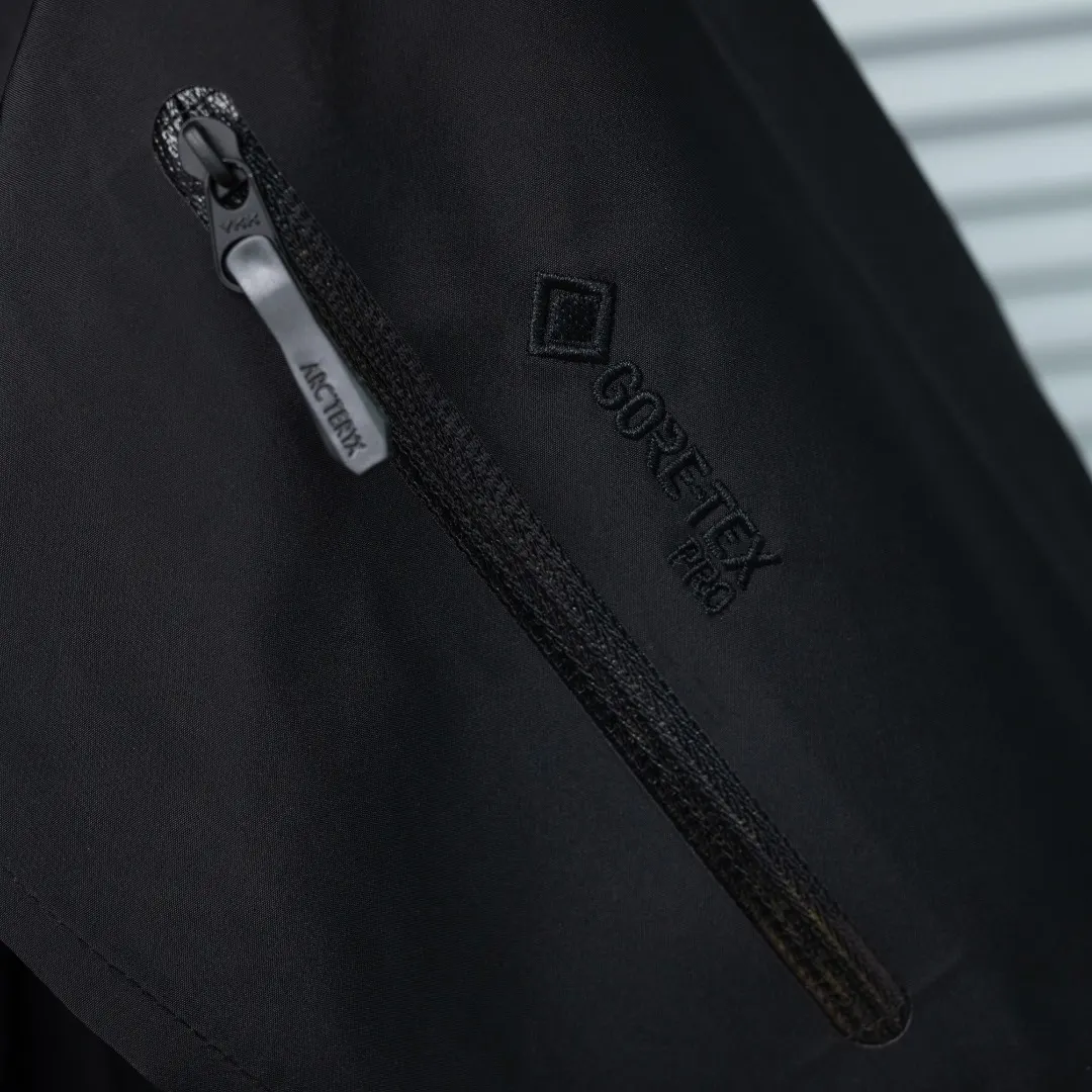 Alpha SV GORE-TEX Pro Hardshell Jacket D33023661 — view 10