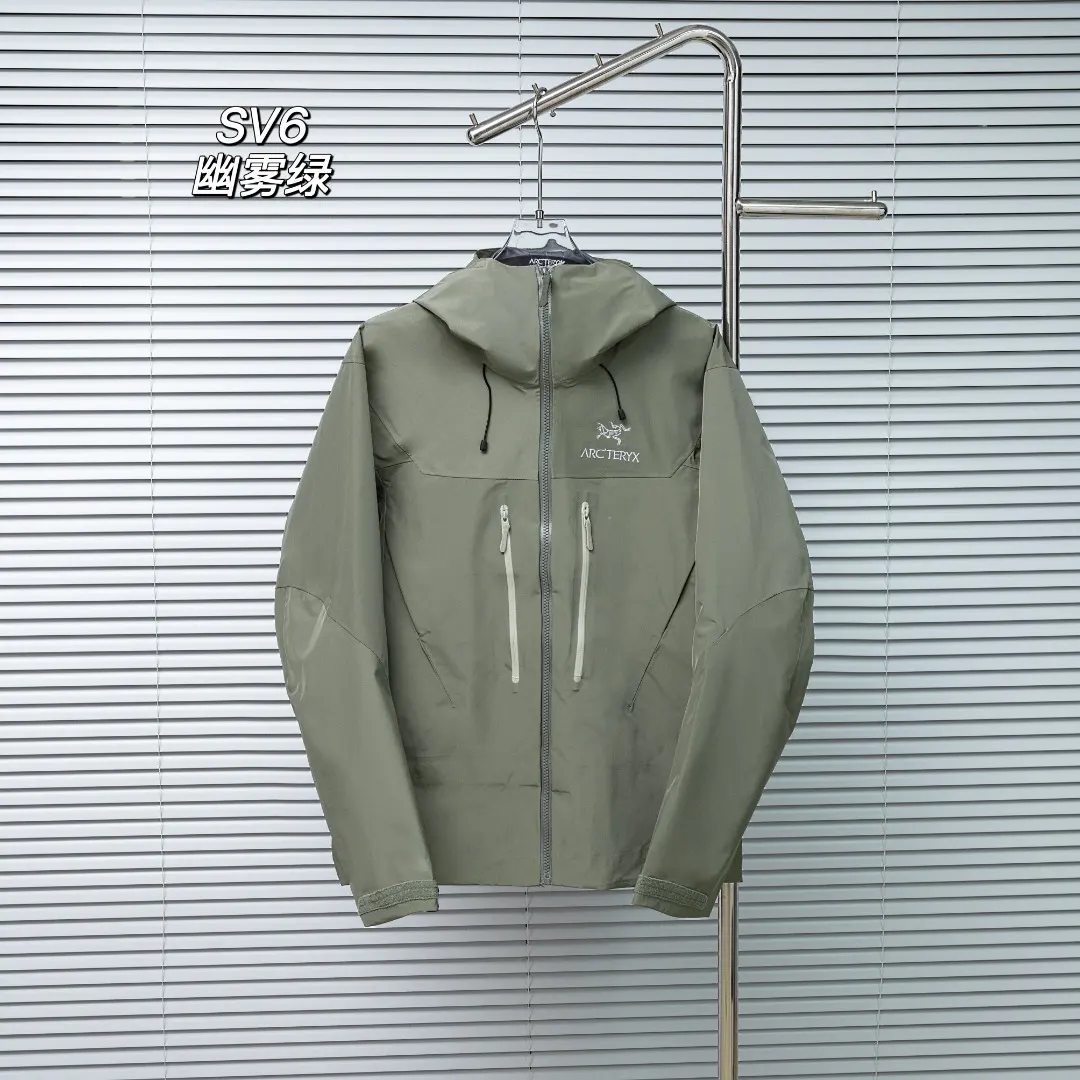 Alpha SV GORE-TEX Pro Hooded Shell Jacket D33023660