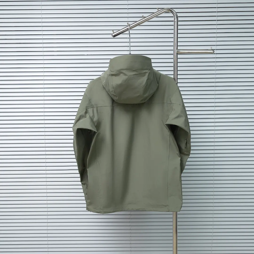 Alpha SV GORE-TEX Pro Hooded Shell Jacket D33023660 — view 2