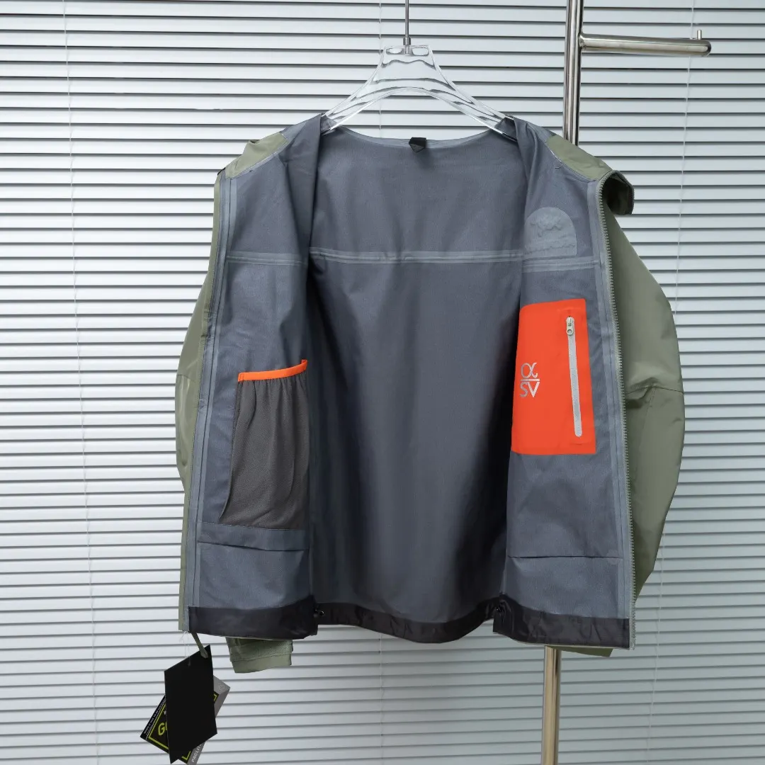 Alpha SV GORE-TEX Pro Hooded Shell Jacket D33023660 — view 3