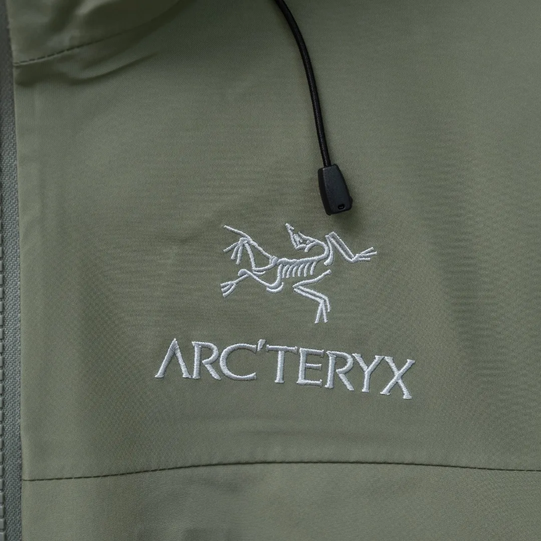 Alpha SV GORE-TEX Pro Hooded Shell Jacket D33023660 — view 5