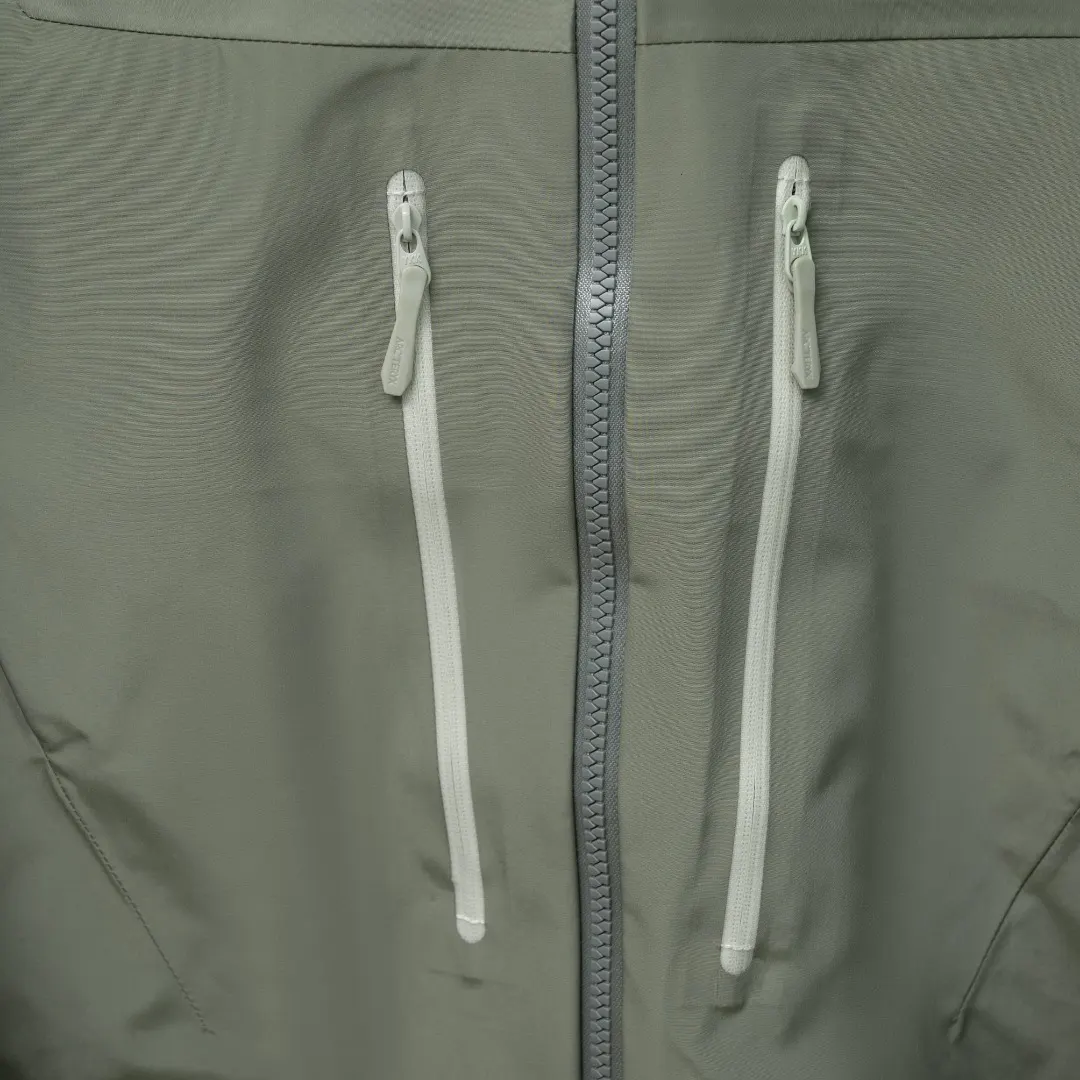 Alpha SV GORE-TEX Pro Hooded Shell Jacket D33023660 — view 6