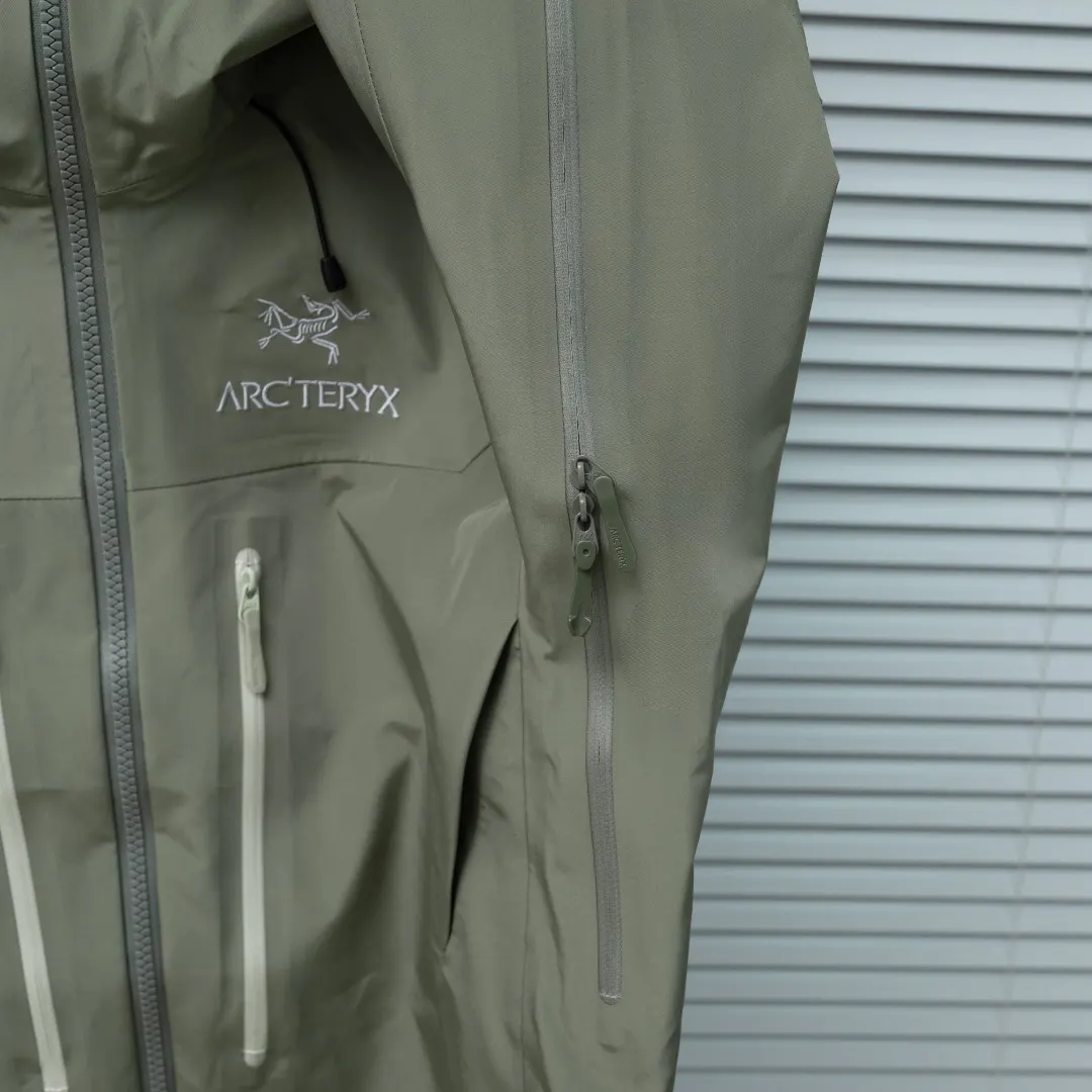 Alpha SV GORE-TEX Pro Hooded Shell Jacket D33023660 — view 11