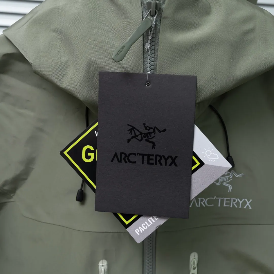 Alpha SV GORE-TEX Pro Hooded Shell Jacket D33023660 — view 12