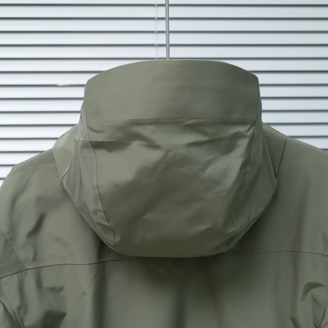 Alpha SV GORE-TEX Pro Hooded Shell Jacket D33023660 — view 15
