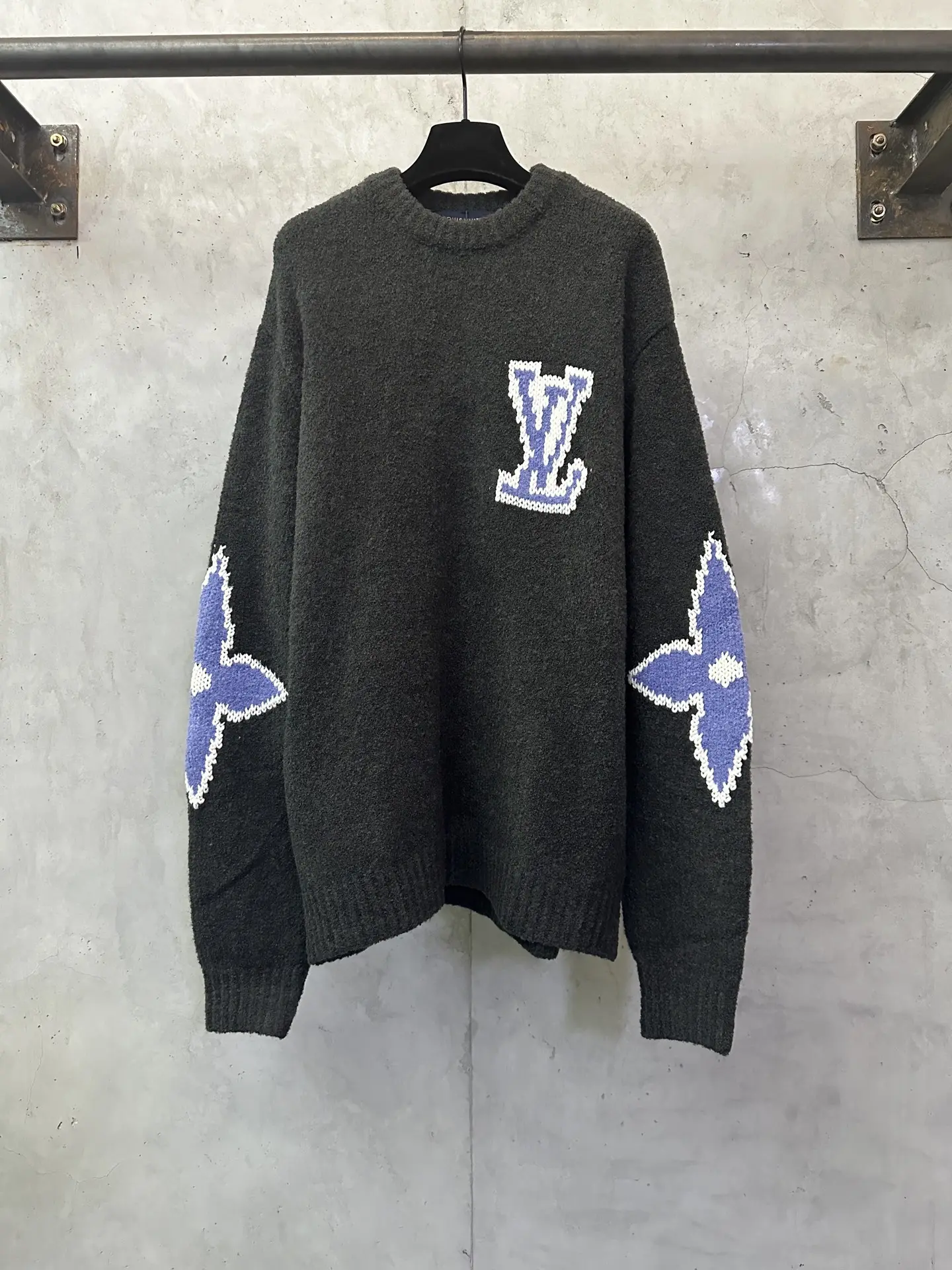 Intarsia Logo Wool-Blend Crew-Neck Sweater D33523110