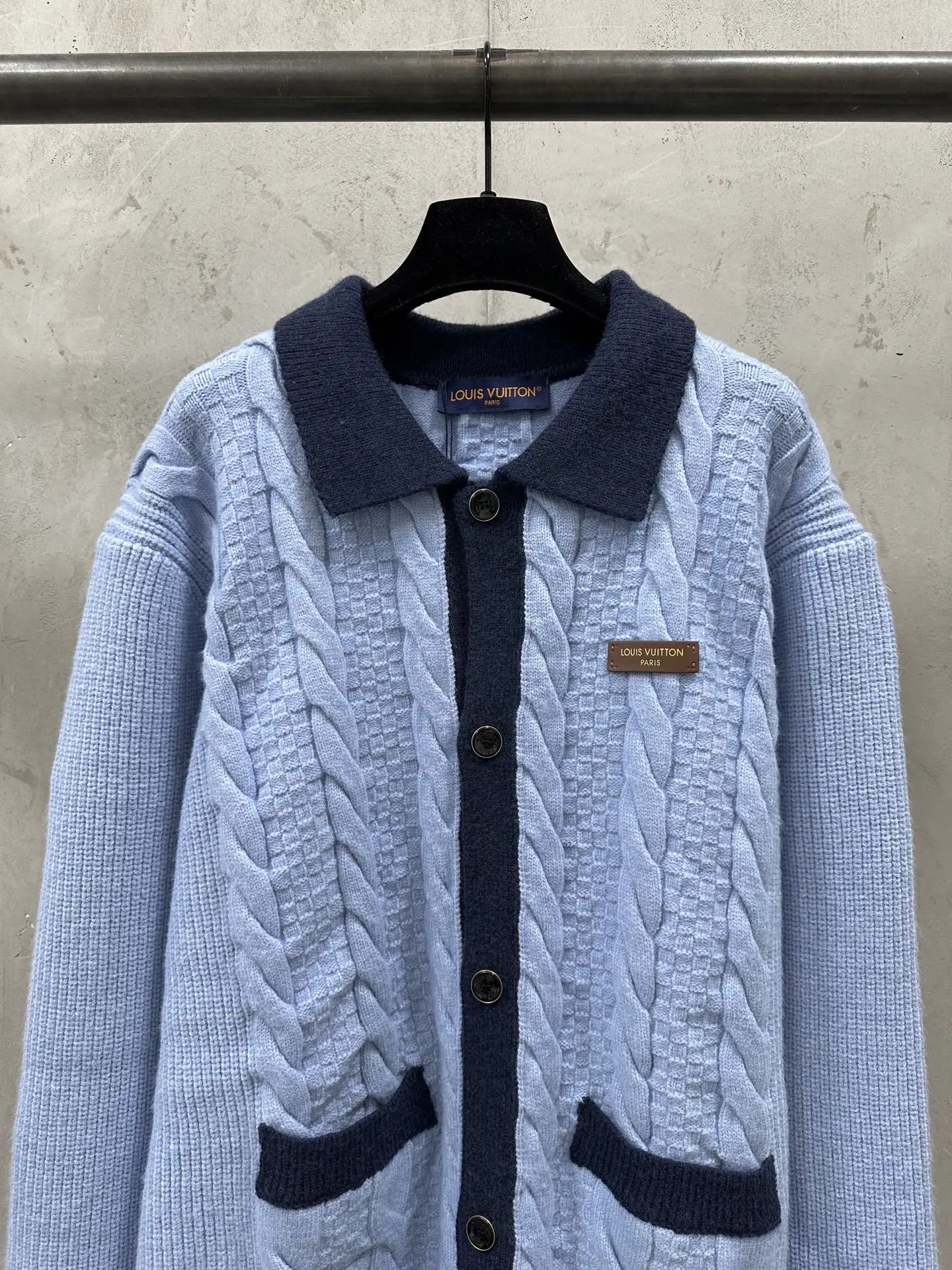 Cable-Knit Contrast Trim Cardigan D33520458 — view 3