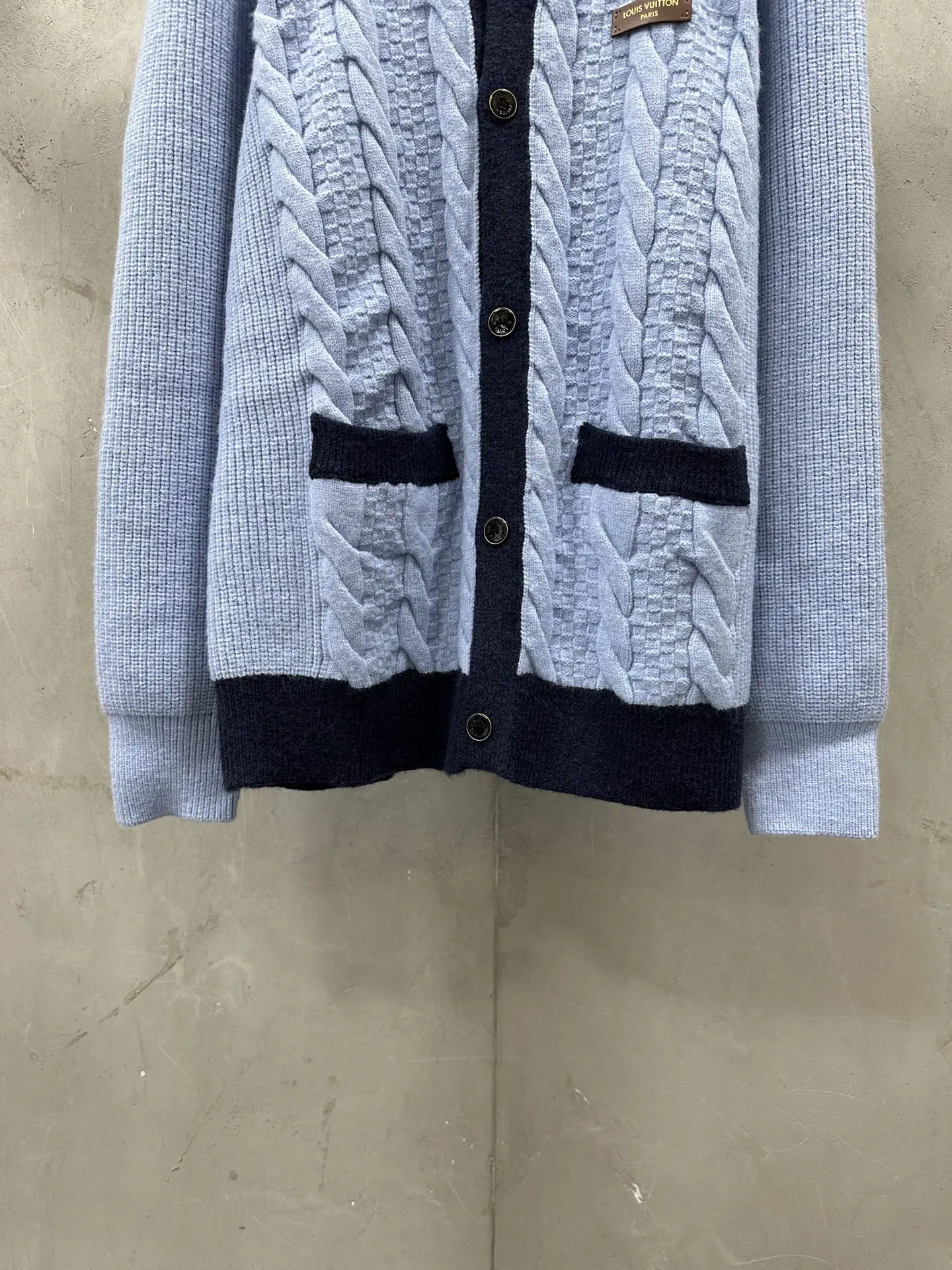 Cable-Knit Contrast Trim Cardigan D33520458 — view 4