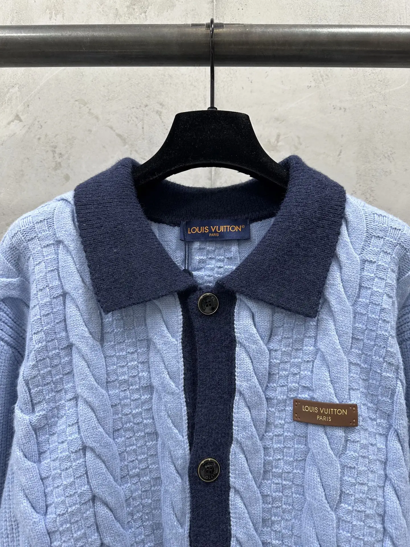 Cable-Knit Contrast Trim Cardigan D33520458 — view 5