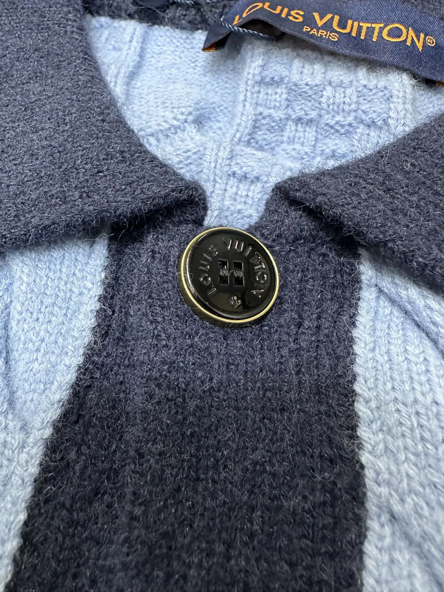 Cable-Knit Contrast Trim Cardigan D33520458 — view 7