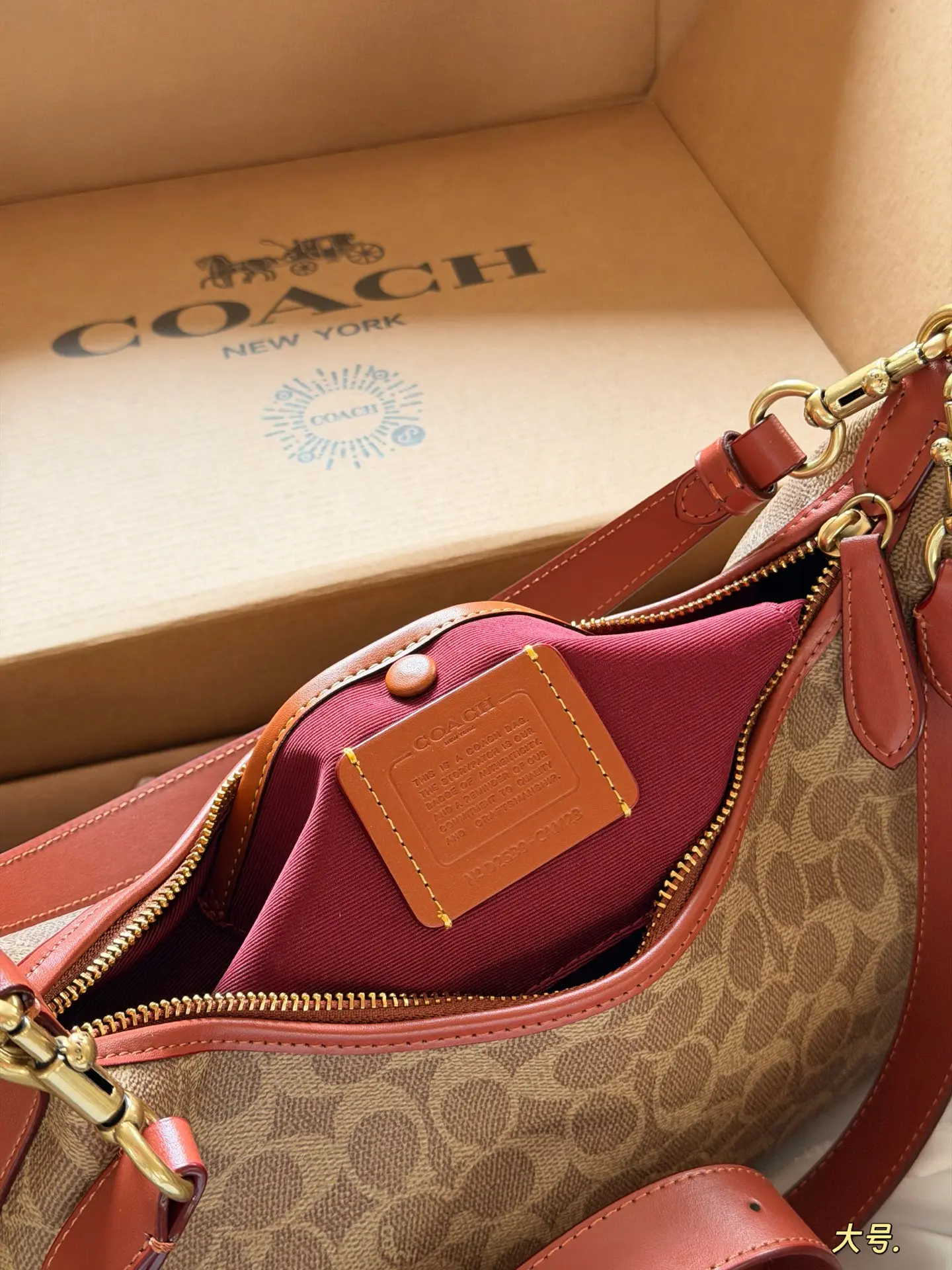 Juliet 30 Monogram Shoulder Bag D33517941 — view 6