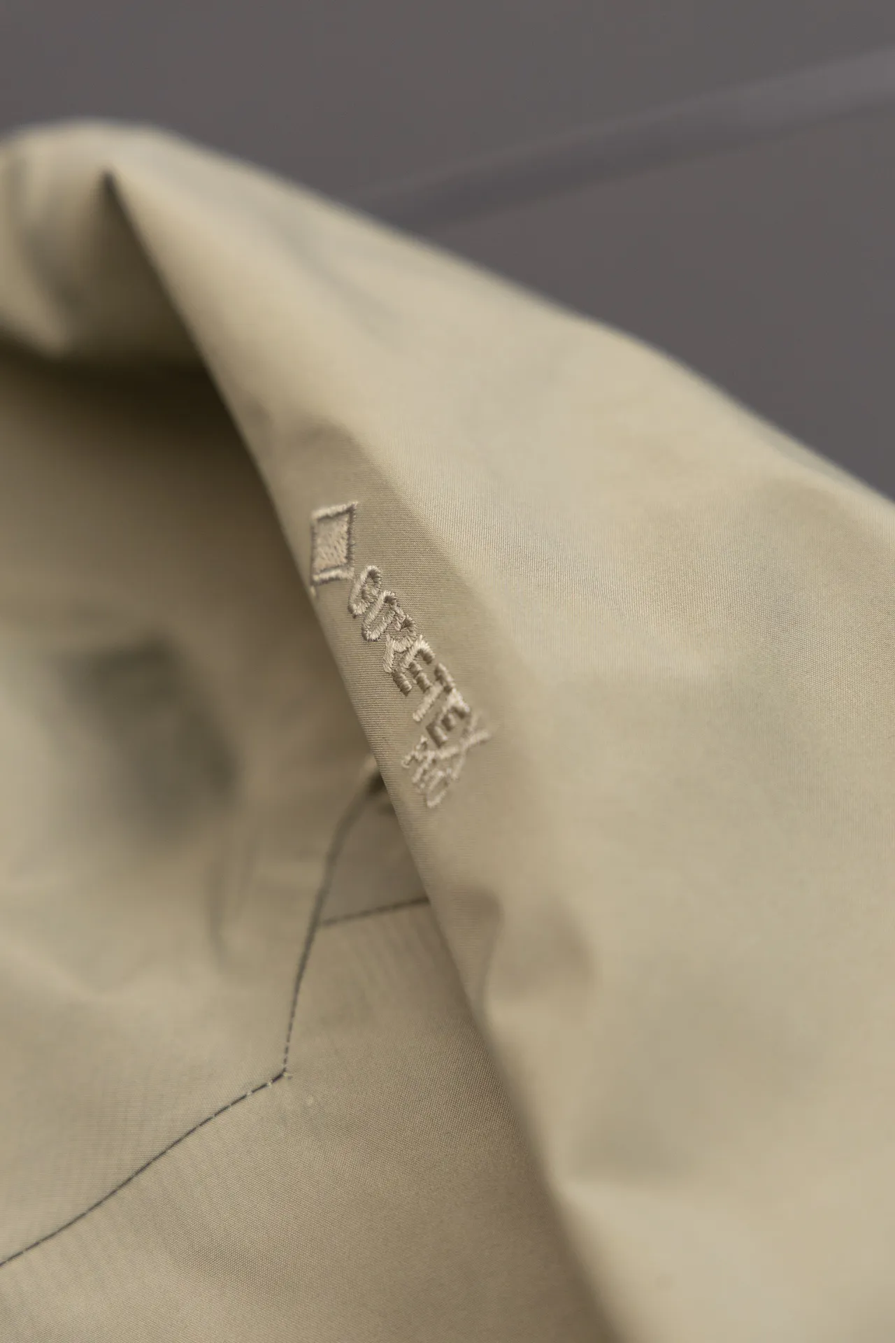 Alpha SV GORE-TEX Hooded Shell Jacket D34019490 — view 6