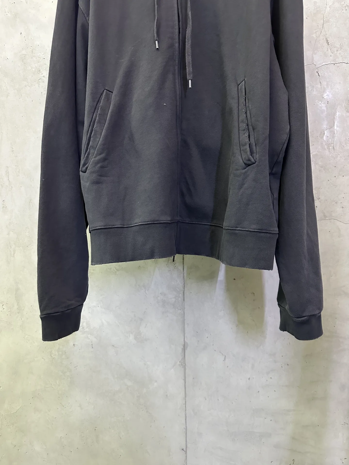 Tape Logo Zip-Up Hoodie D34015329 — view 4