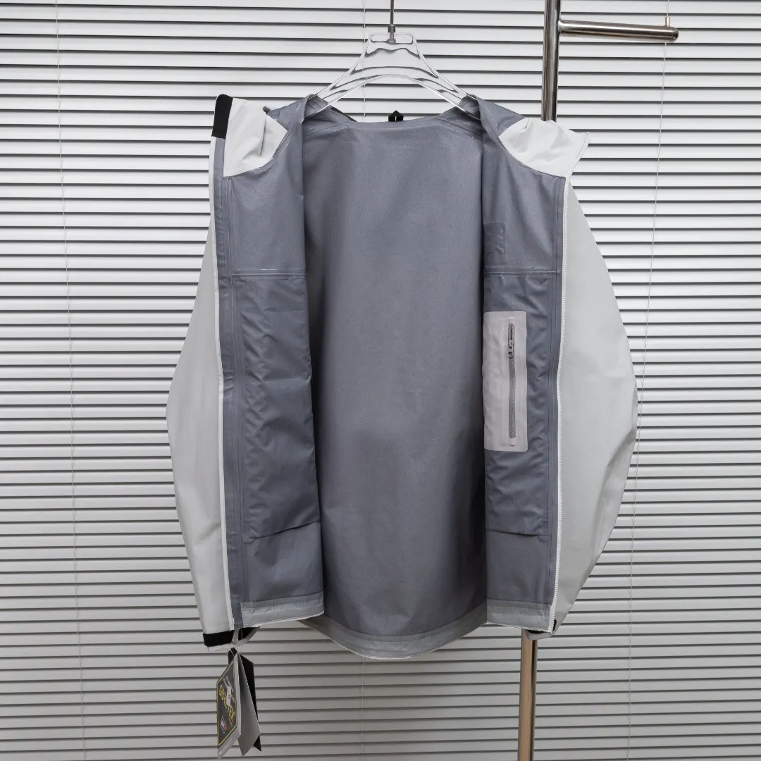 Beta SL GORE-TEX Shell Jacket D34023669 — view 3
