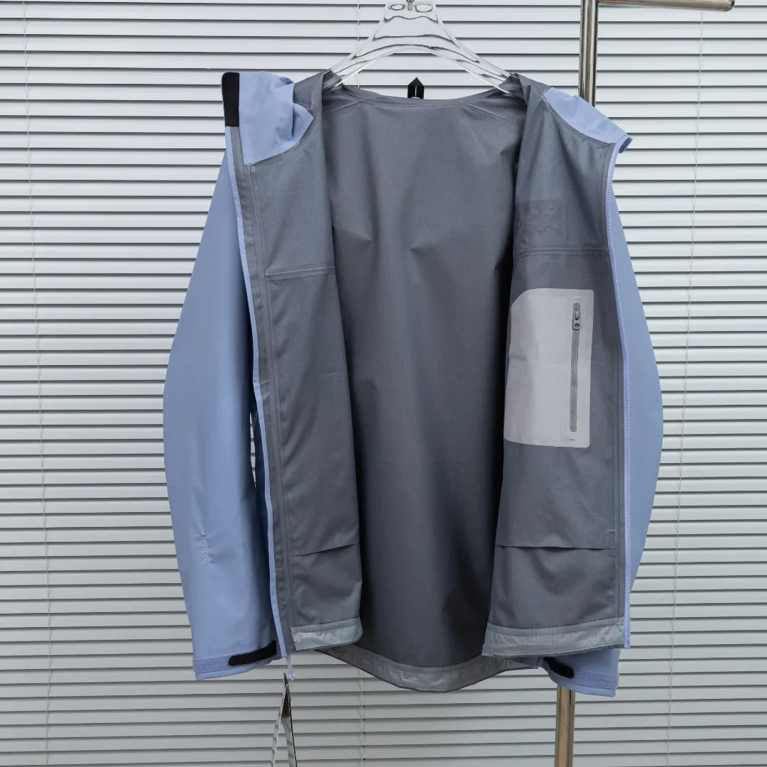 Beta SL GORE-TEX Hooded Shell Jacket D34023666 — view 3