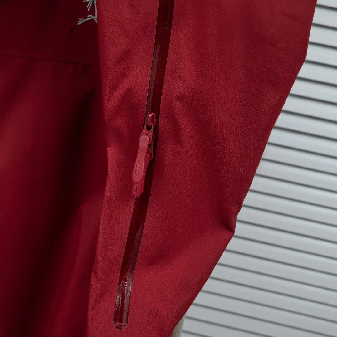Beta Lightweight GORE-TEX Hooded Shell Jacket D34023667 — view 12