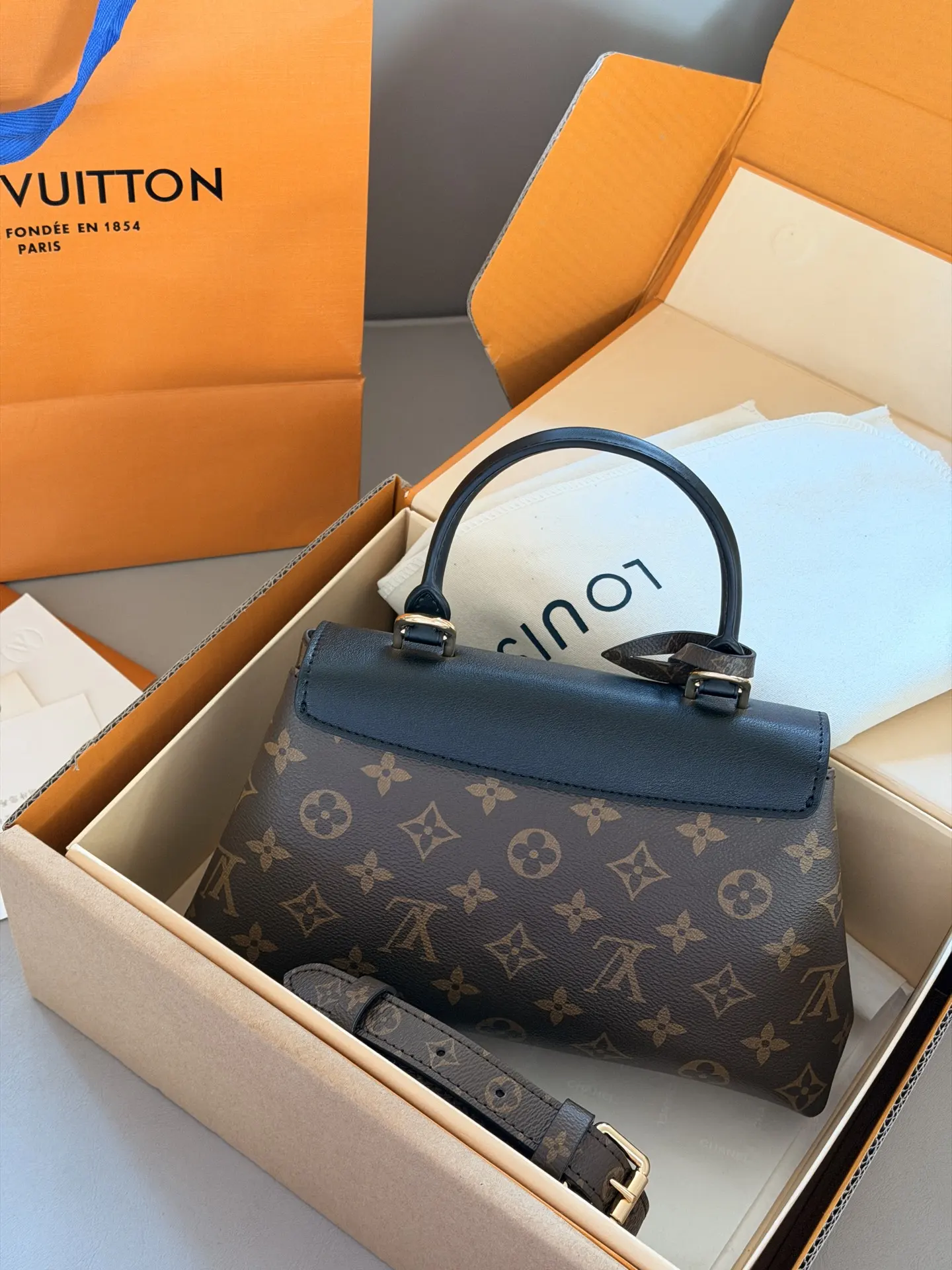 Madeleine Monogram Top-Handle Bag D34518379 — view 7