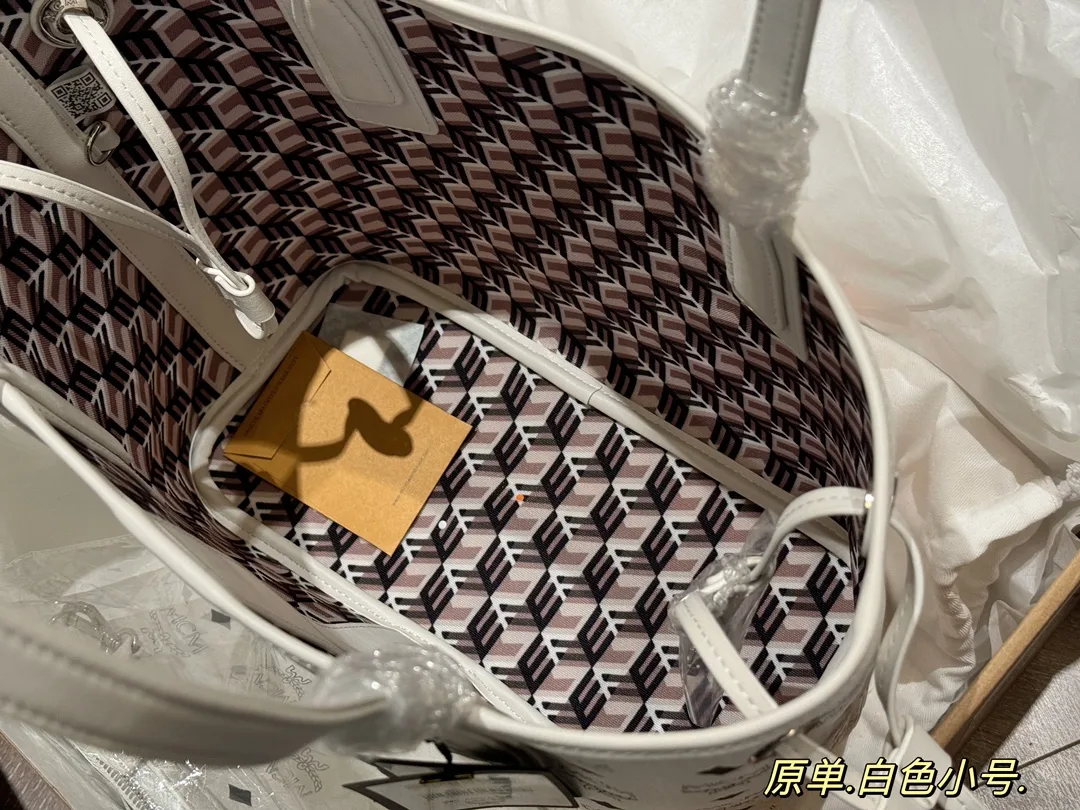 MCM Visetos Reversible Tote Bag D34517952 — view 15