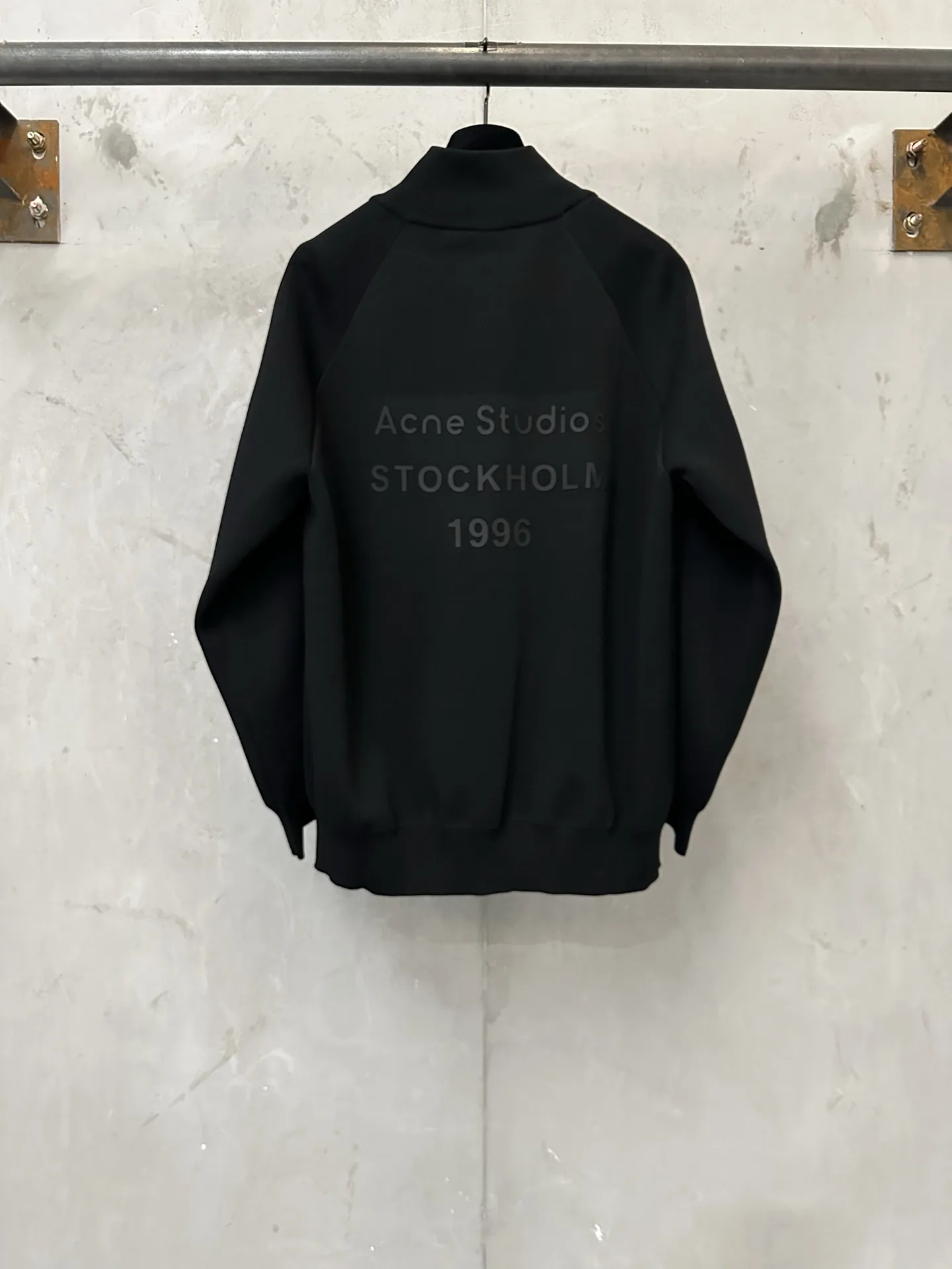 Logo-Embossed Zip-Up Knit Cardigan D35023149 — view 2