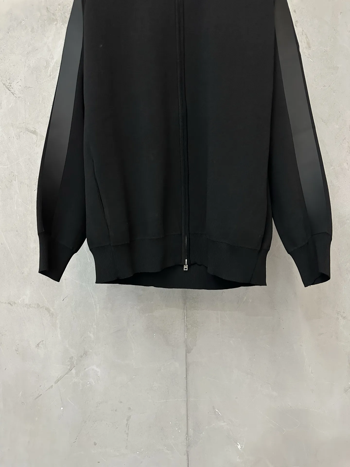 Logo-Embossed Zip-Up Knit Cardigan D35023149 — view 4