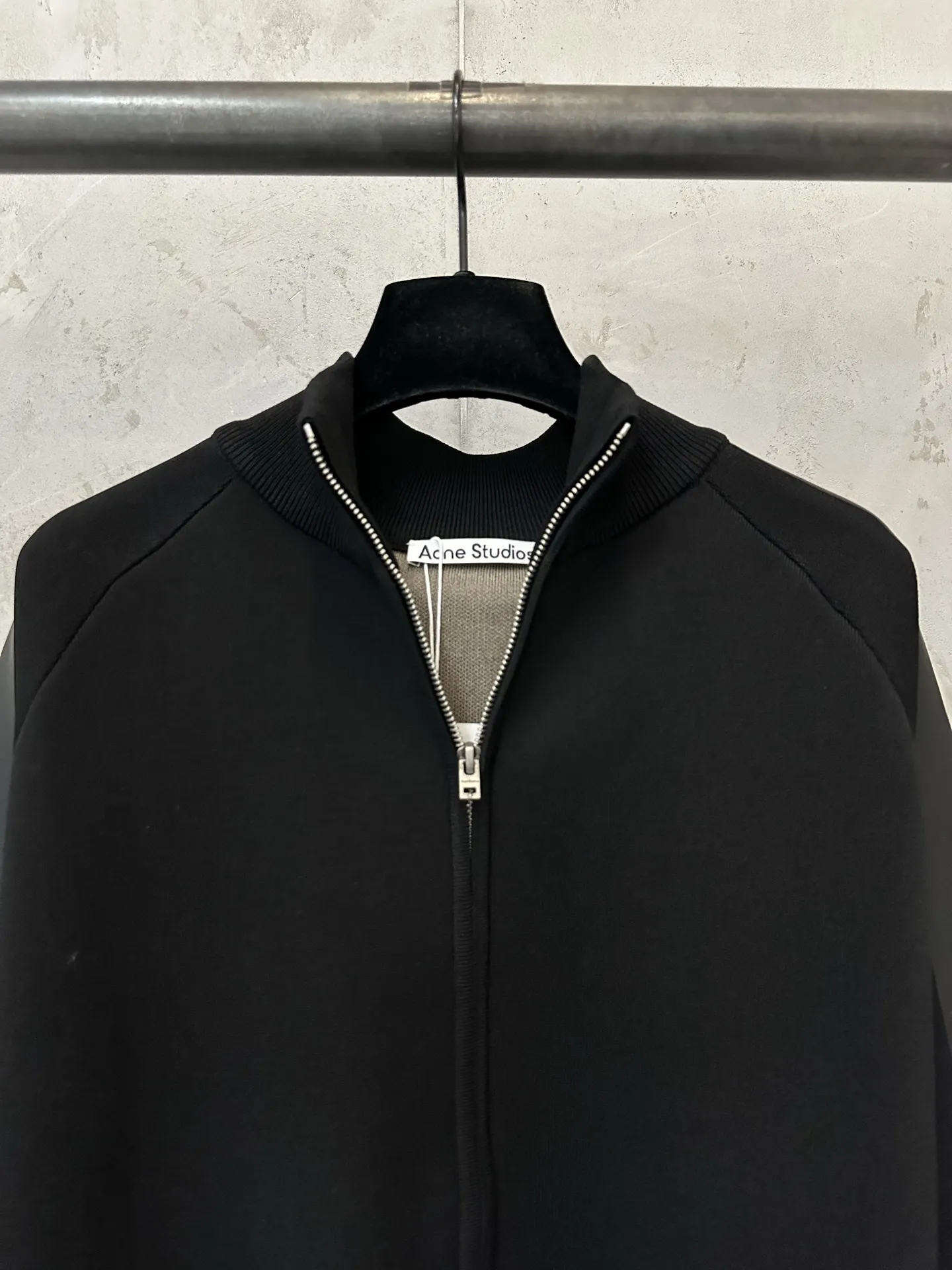 Logo-Embossed Zip-Up Knit Cardigan D35023149 — view 5