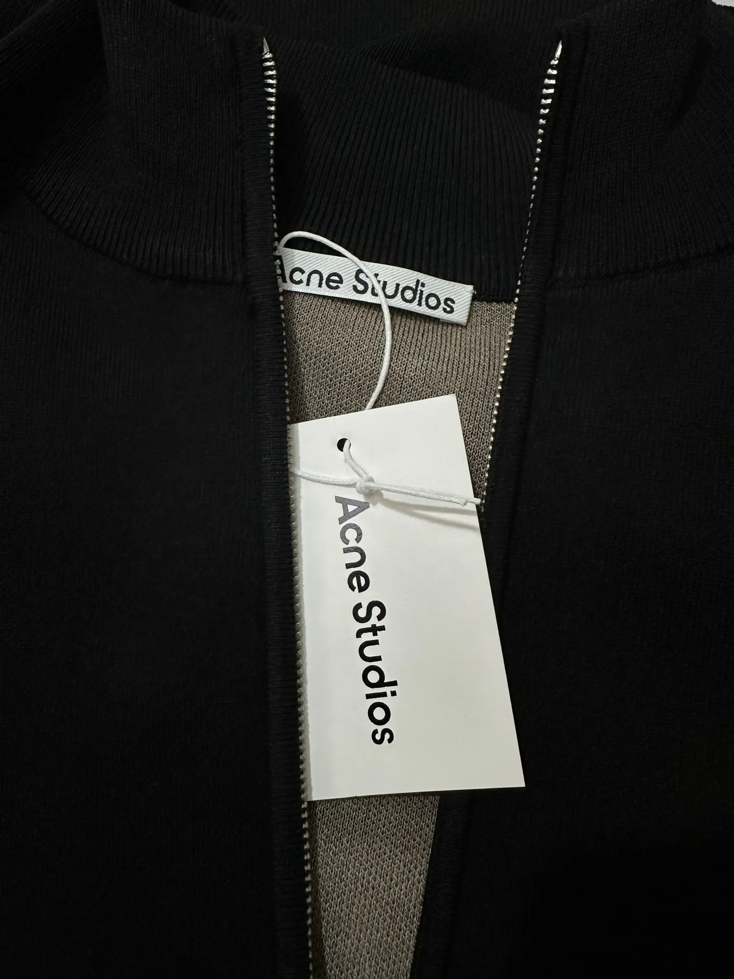 Logo-Embossed Zip-Up Knit Cardigan D35023149 — view 6