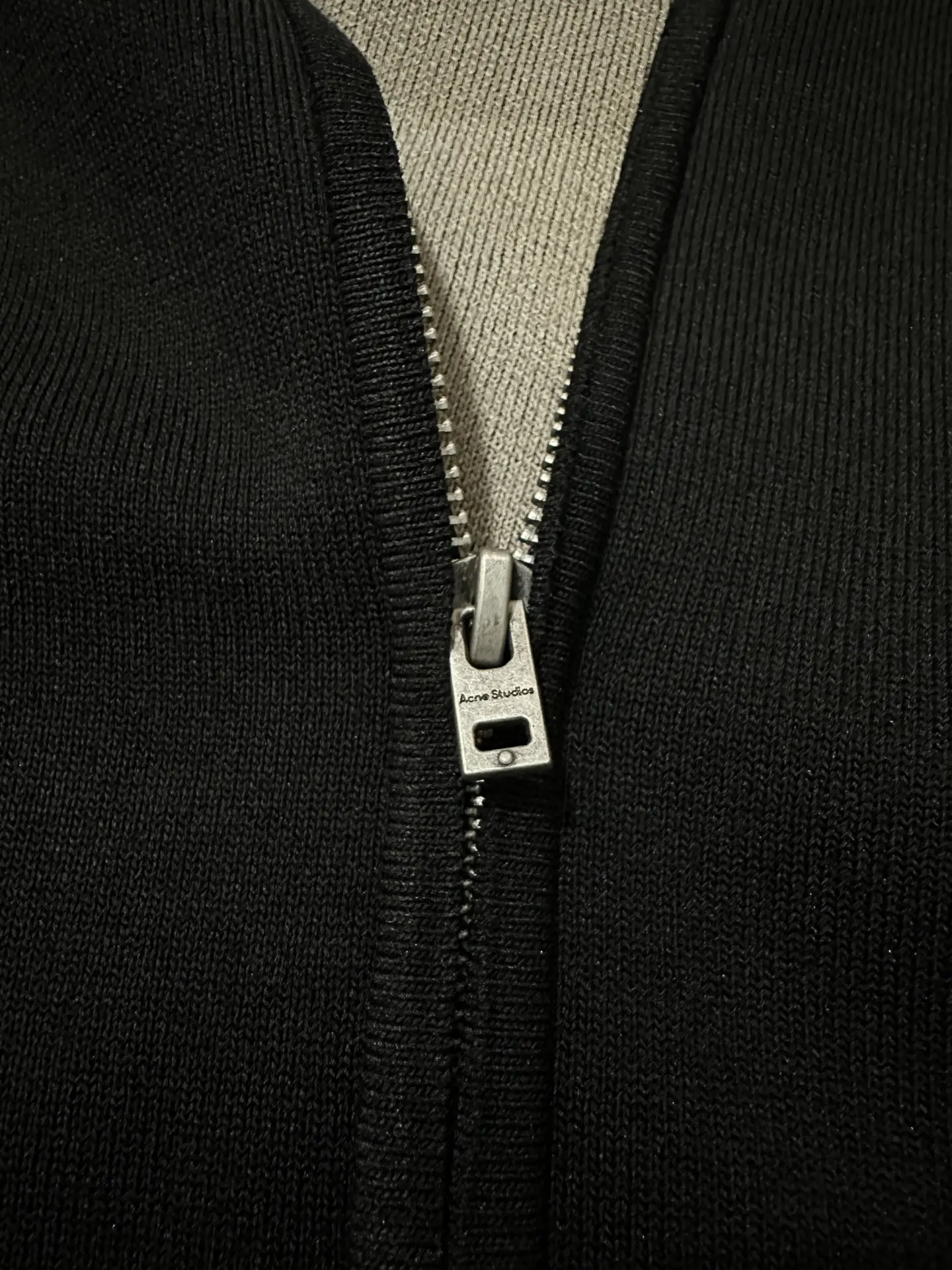 Logo-Embossed Zip-Up Knit Cardigan D35023149 — view 8