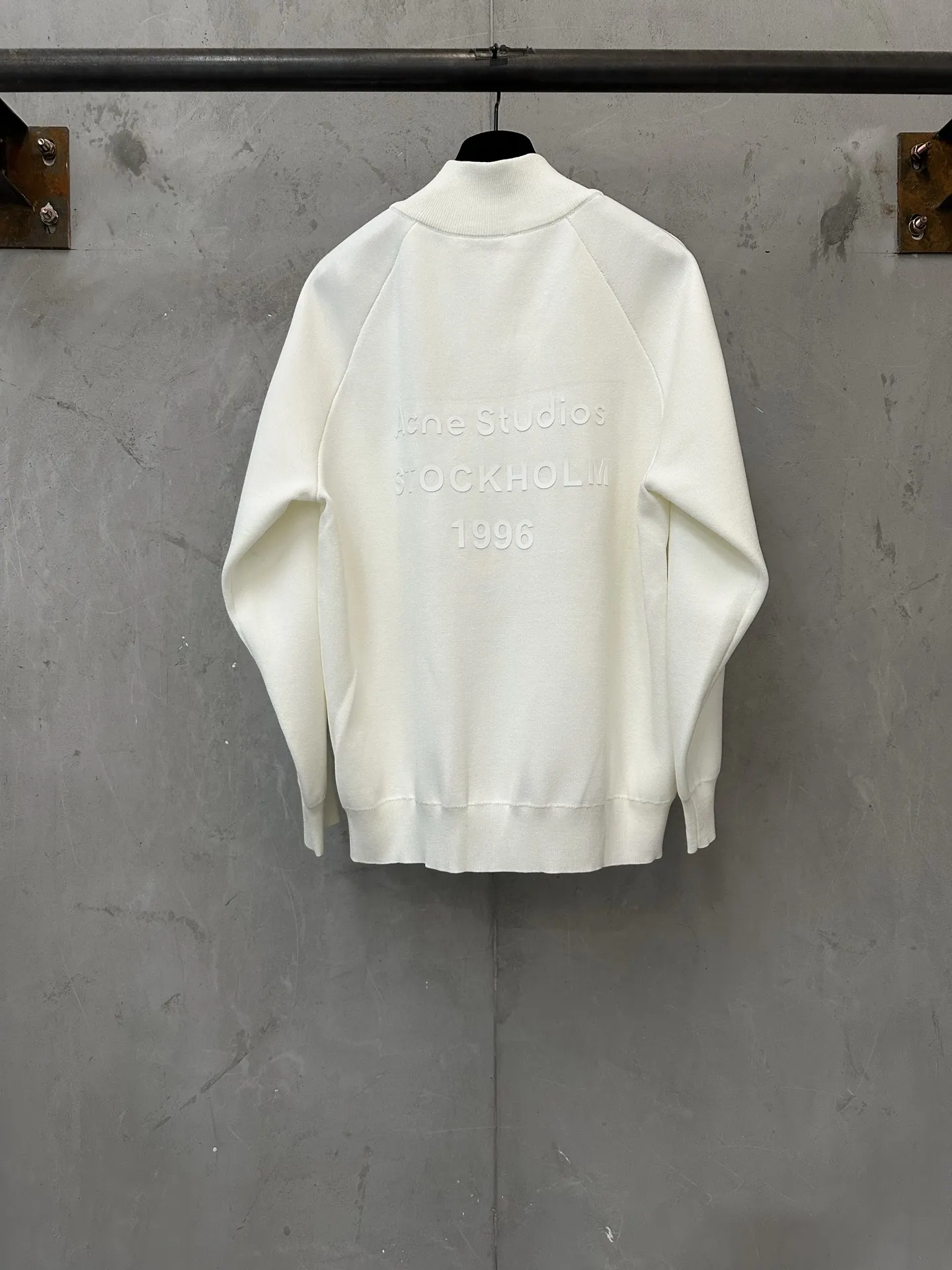 Logo-Embossed Zip-Up Knit Cardigan D35023148 — view 2