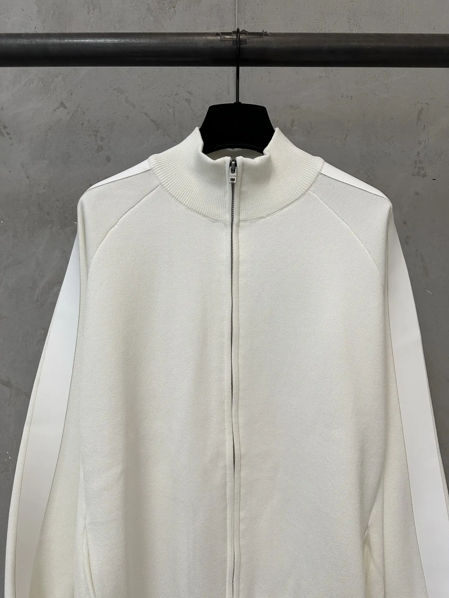 Logo-Embossed Zip-Up Knit Cardigan D35023148 — view 3