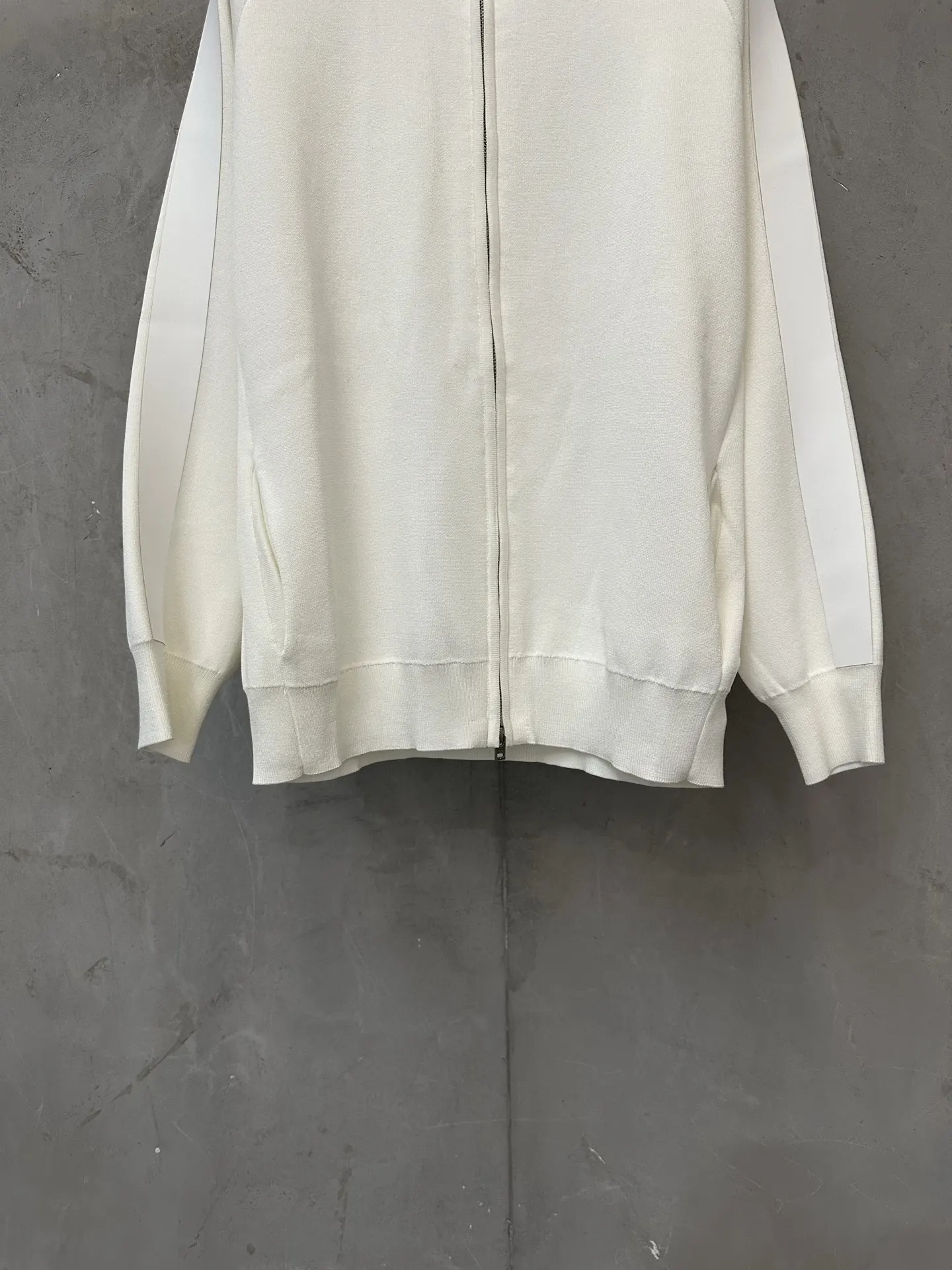 Logo-Embossed Zip-Up Knit Cardigan D35023148 — view 4