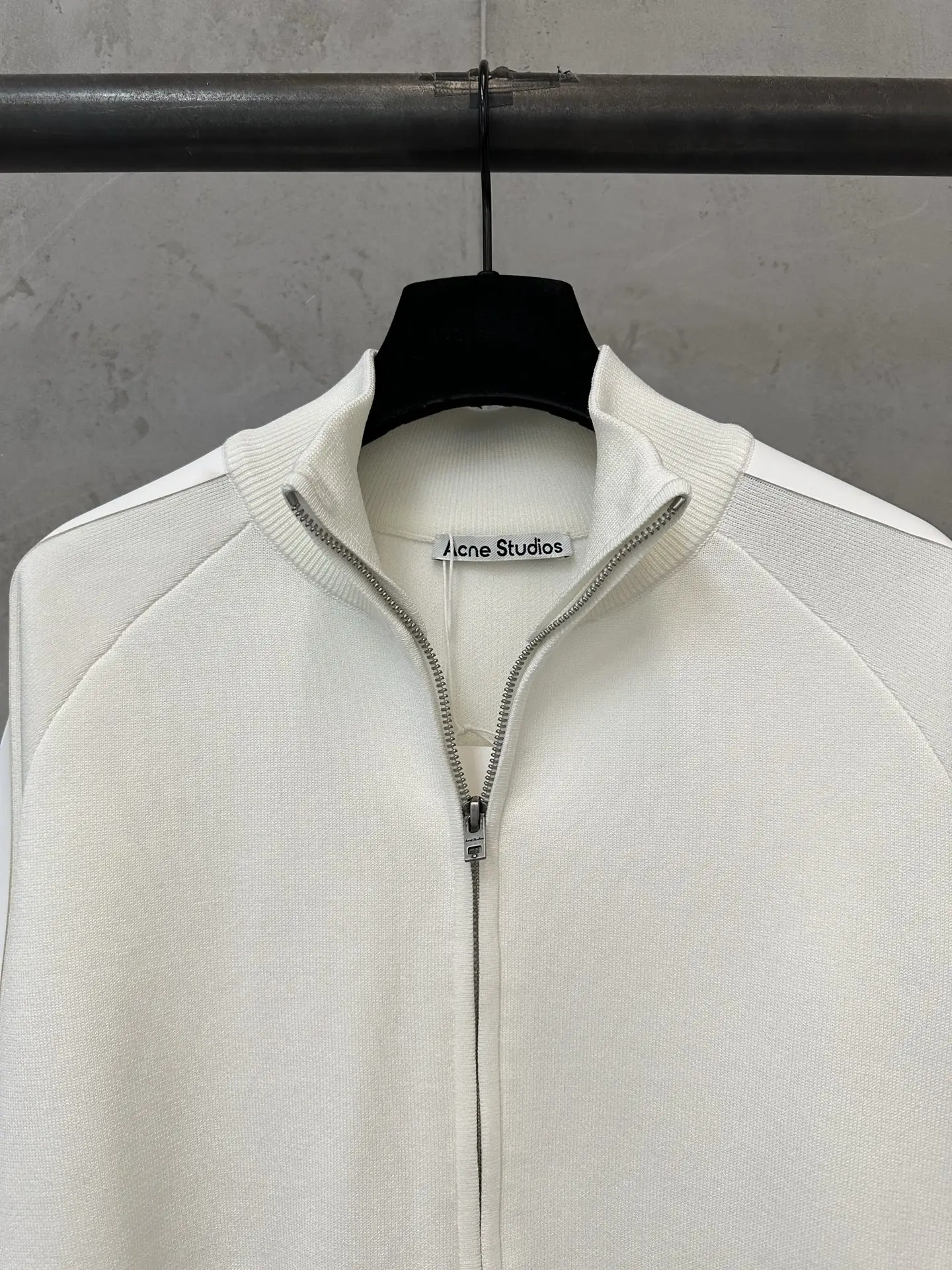 Logo-Embossed Zip-Up Knit Cardigan D35023148 — view 5