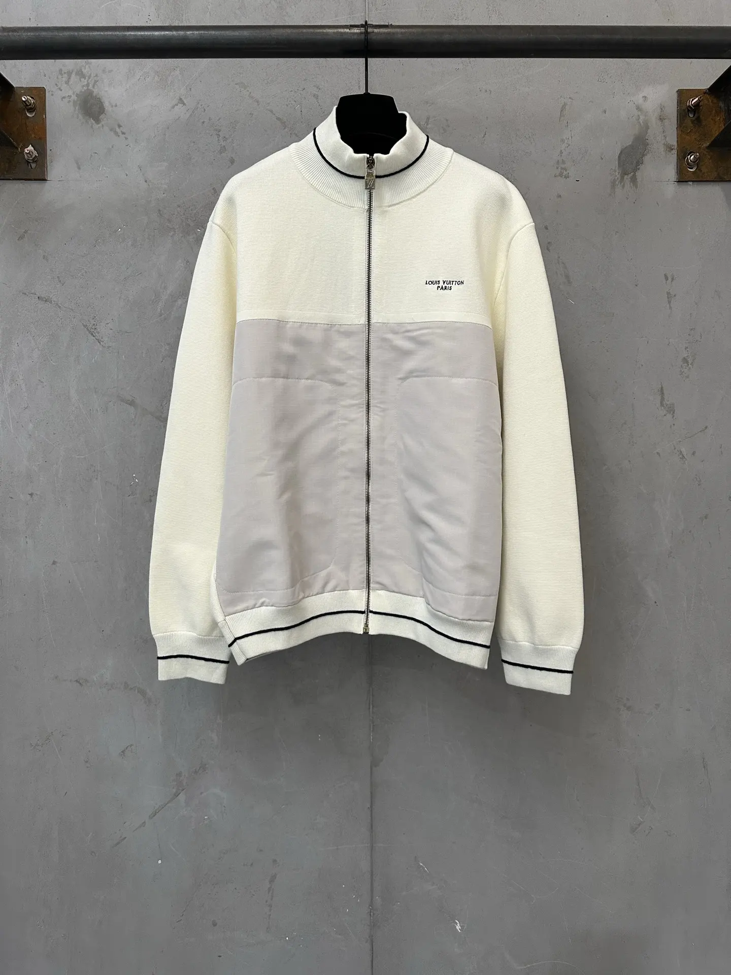 Logo Embroidered Hybrid Knit Zip-Up Cardigan D35023080