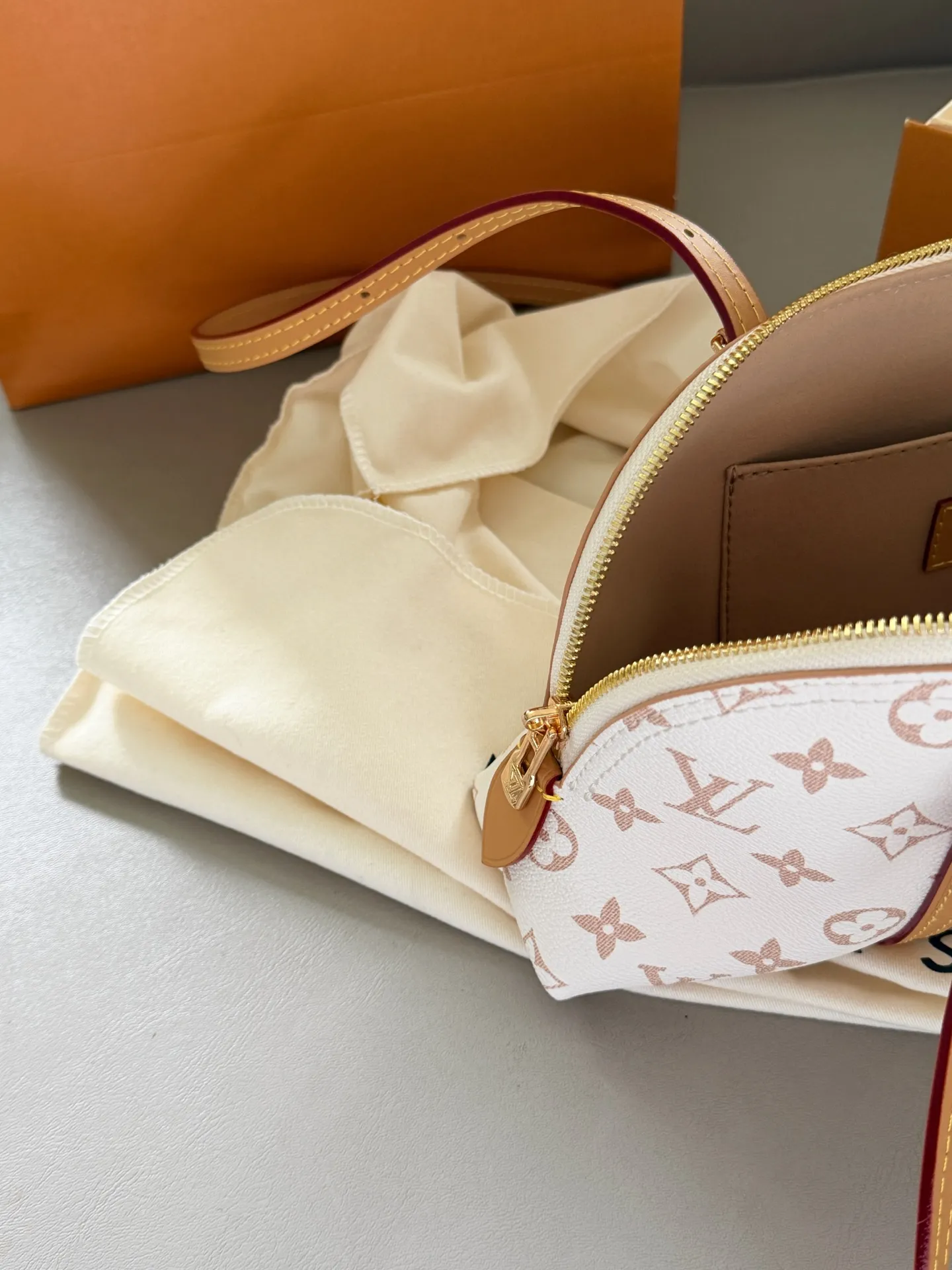 Squire East West Monogram Shoulder Bag D35518206 — view 8