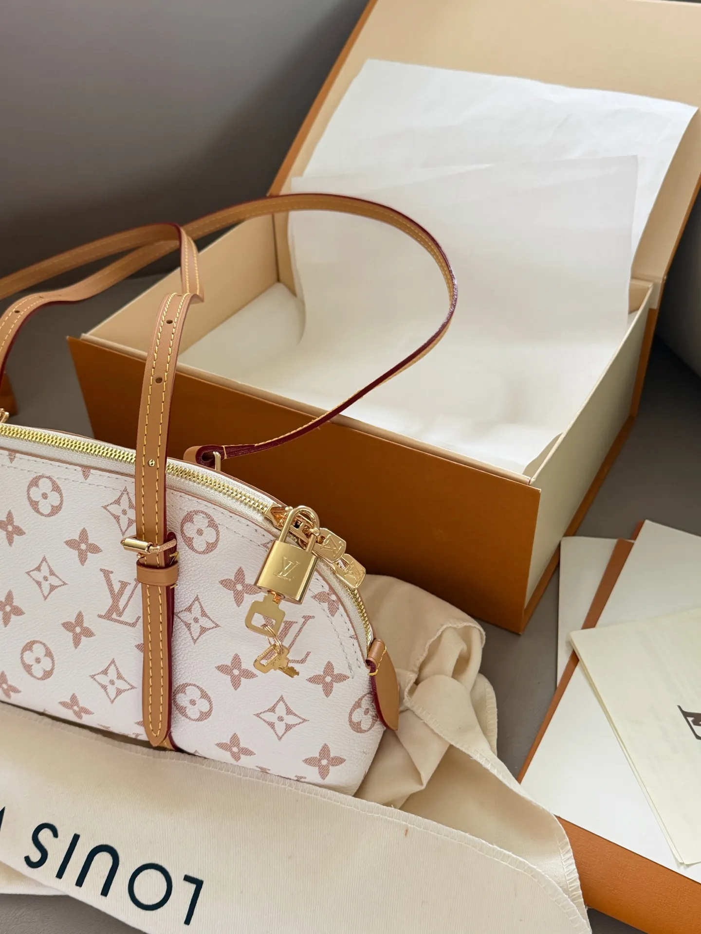 Squire East West Monogram Shoulder Bag D35518206 — view 9