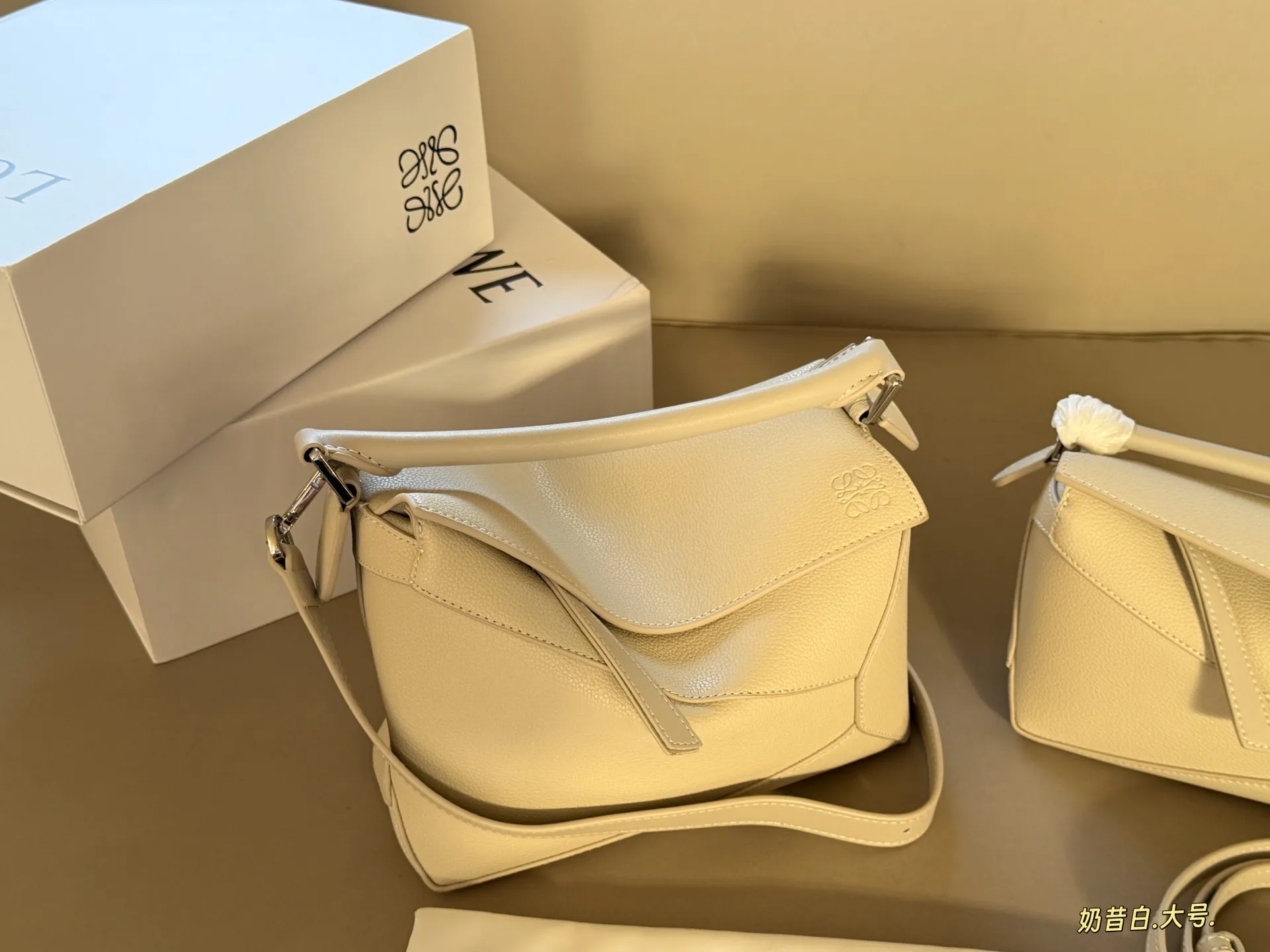Loewe Puzzle Grained Leather Bag D35518040 — view 11