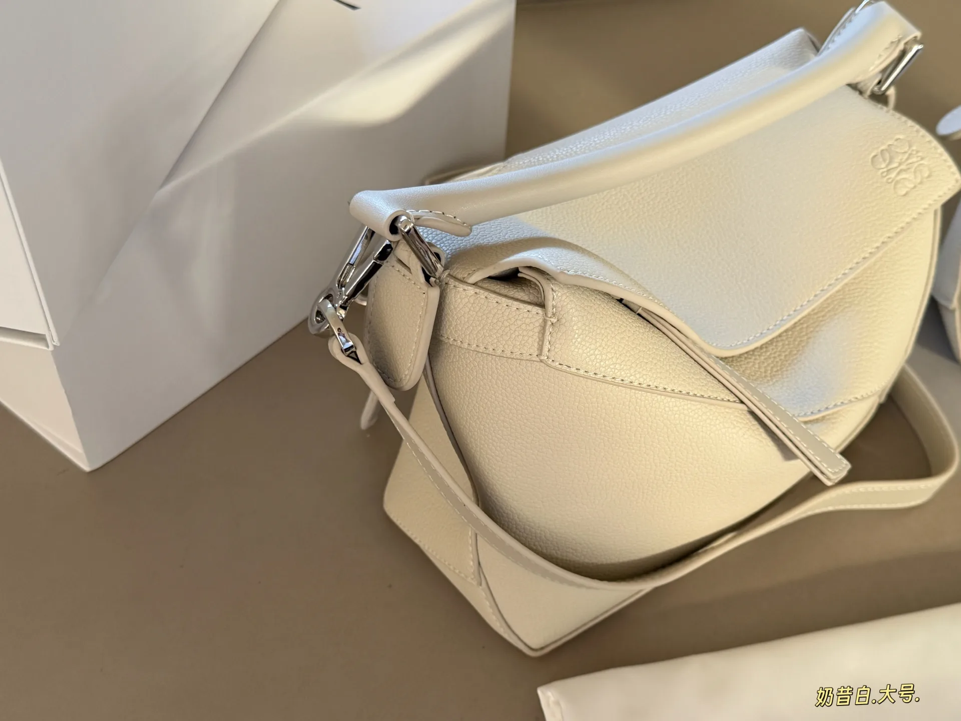 Loewe Puzzle Grained Leather Bag D35518040 — view 13