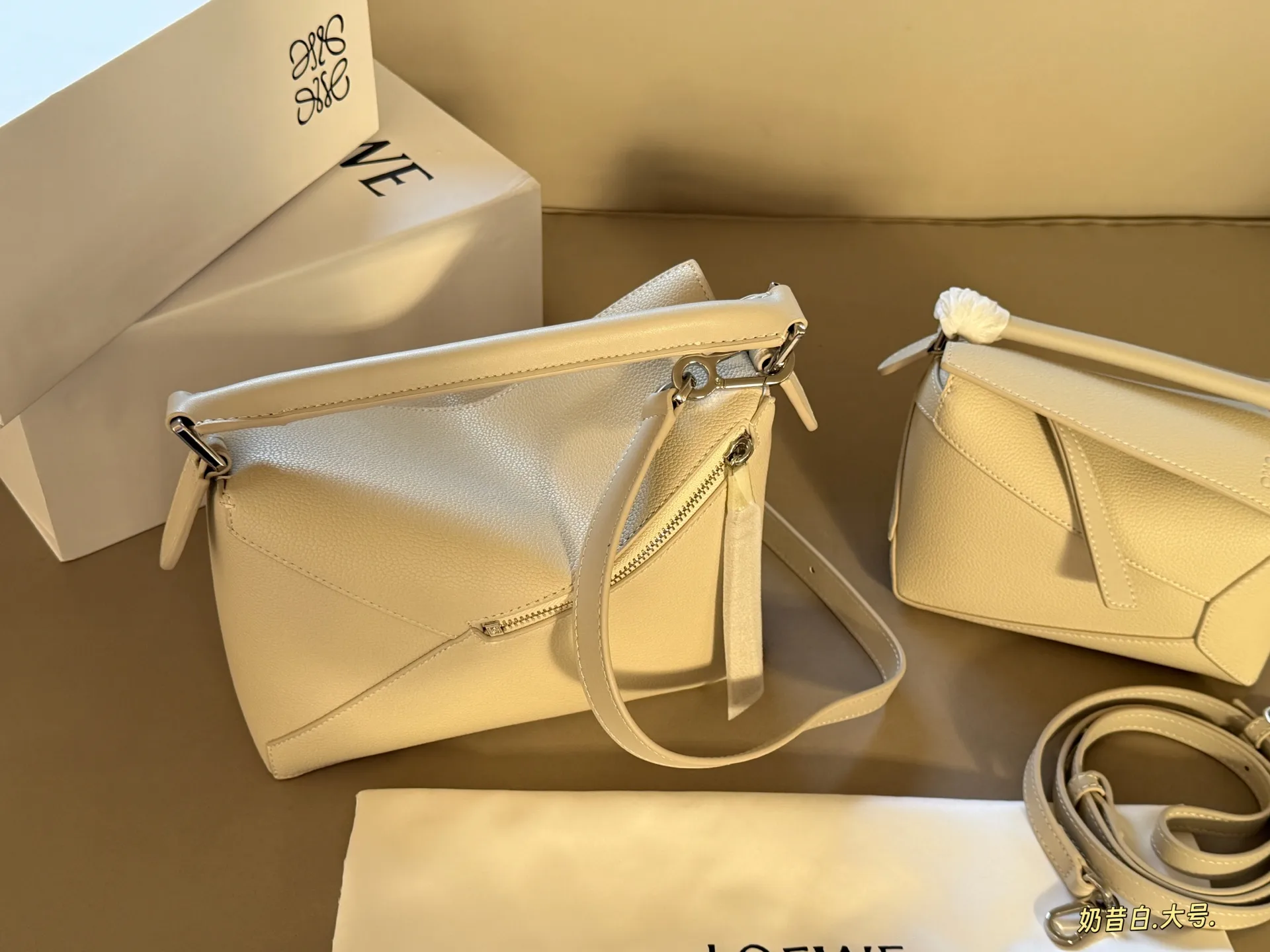 Loewe Puzzle Grained Leather Bag D35518040 — view 15