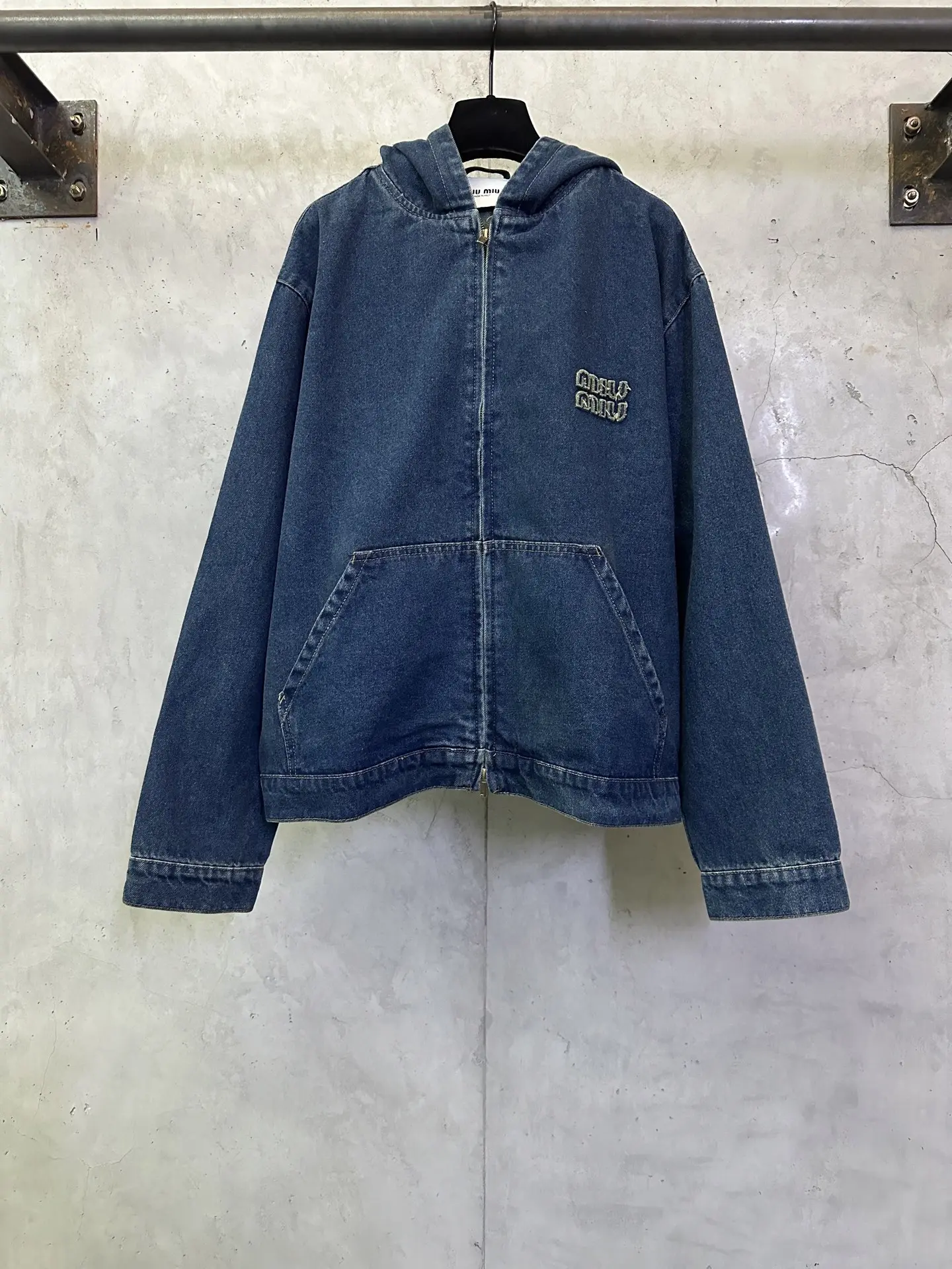 Embroidered Logo Hooded Denim Jacket D36011499