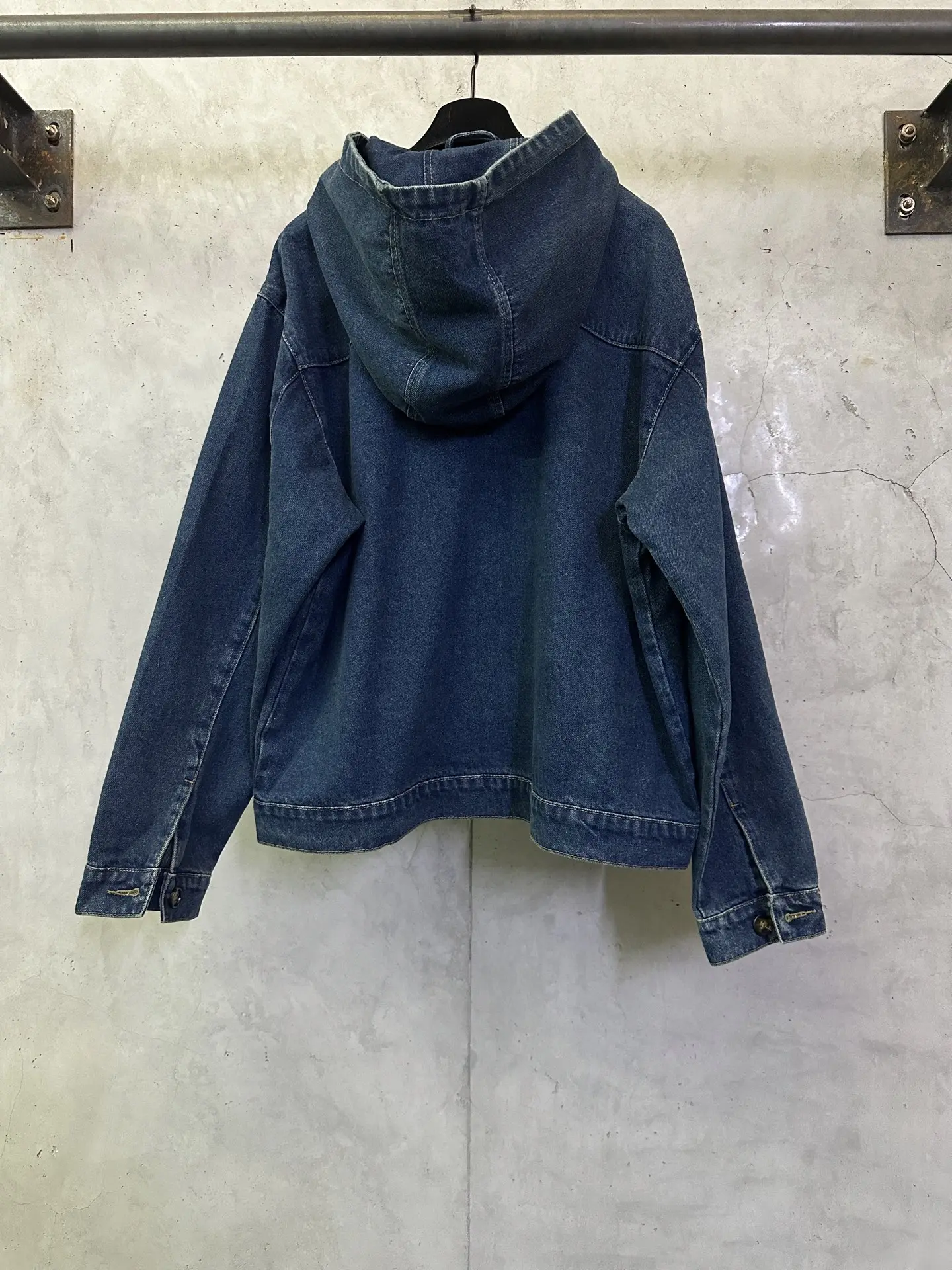 Embroidered Logo Hooded Denim Jacket D36011499 — view 2