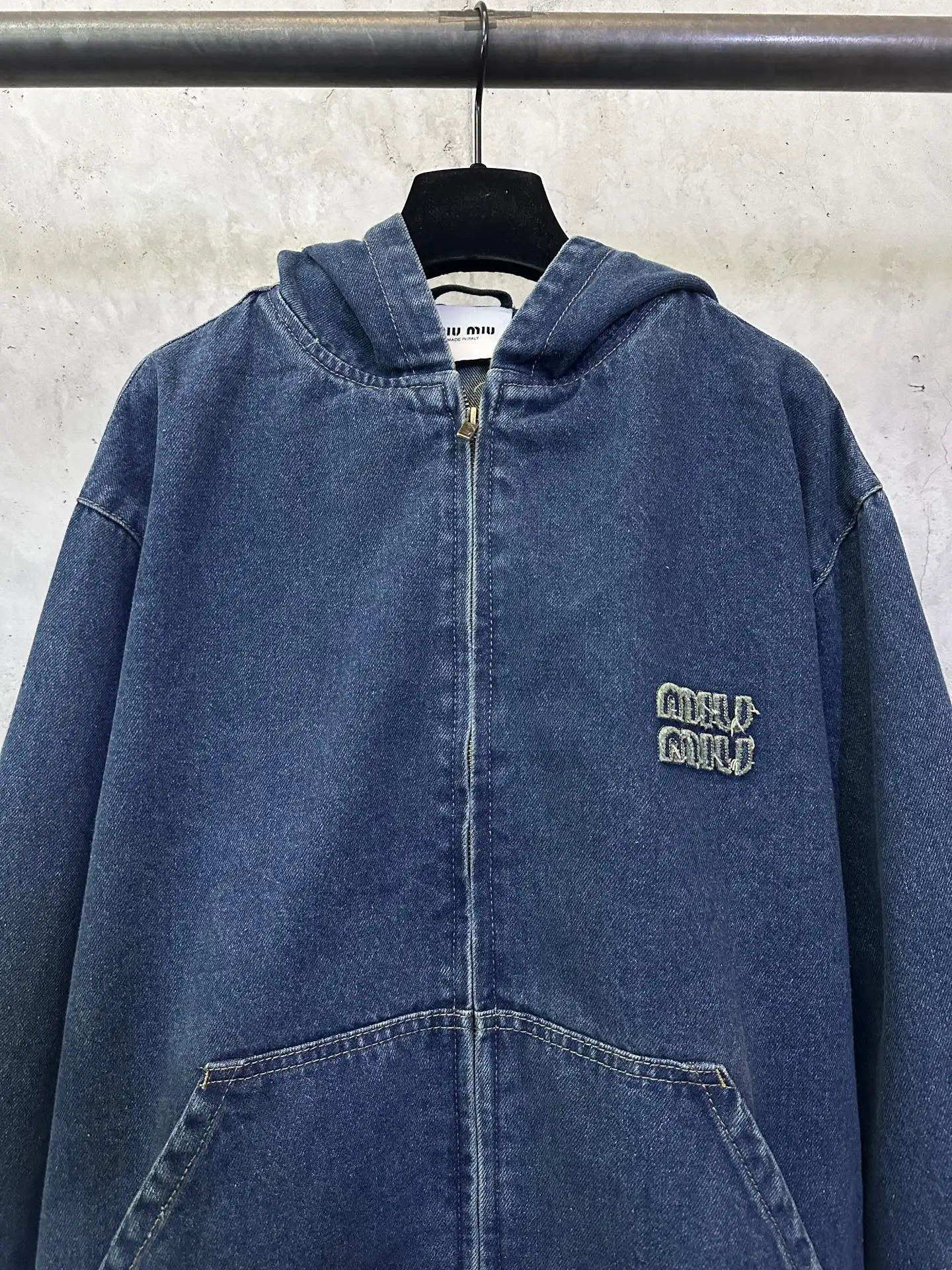 Embroidered Logo Hooded Denim Jacket D36011499 — view 3