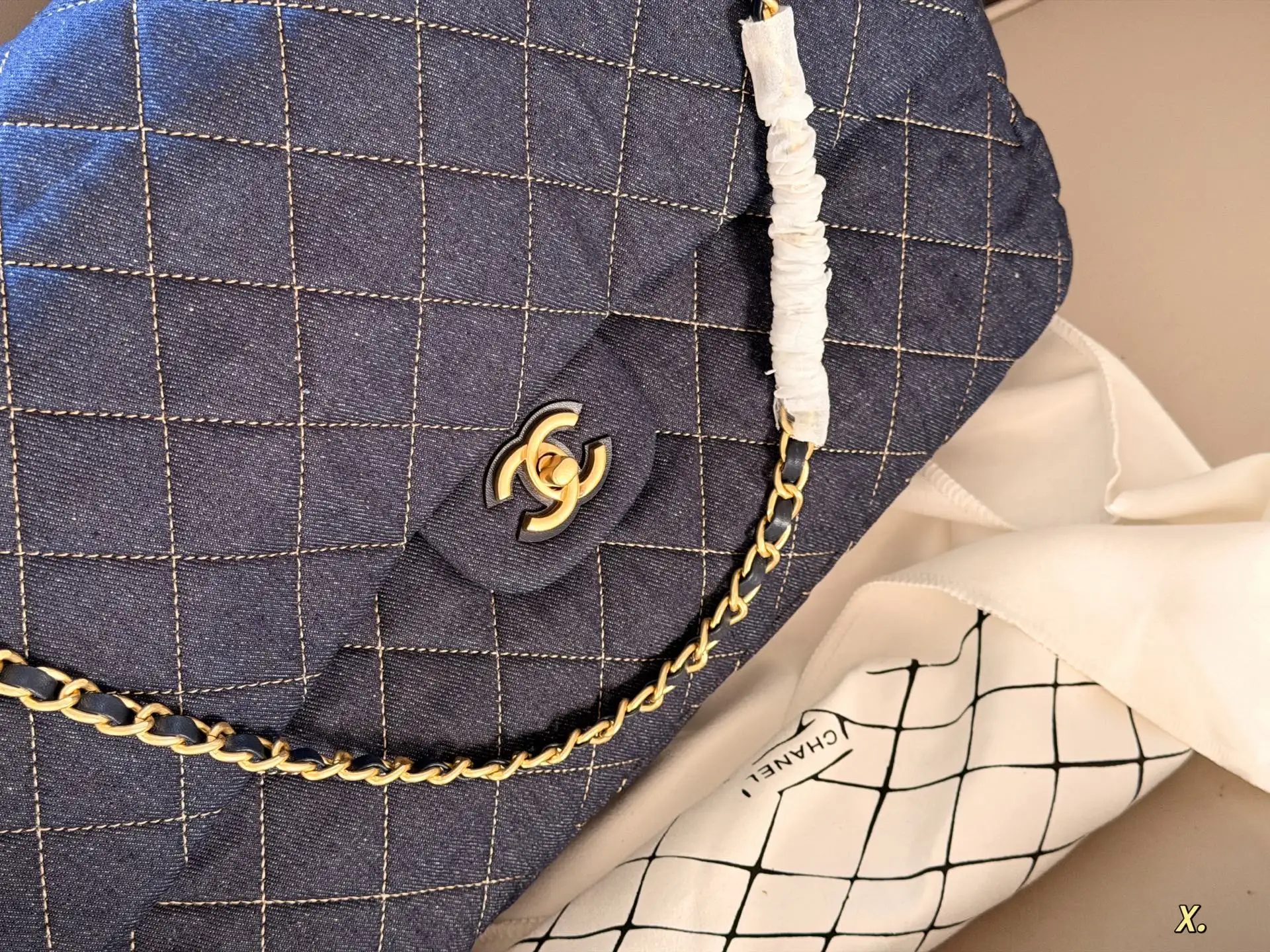 Chanel Maxi Flap Bag in Quilted Denim D36018420 — view 5