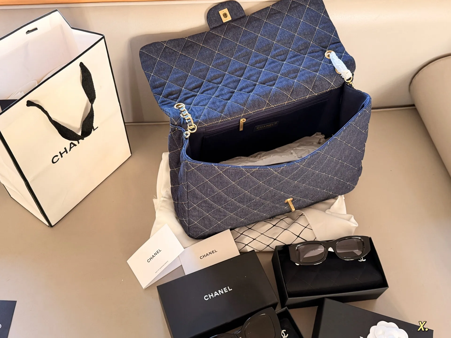 Chanel Maxi Flap Bag in Quilted Denim D36018420 — view 9