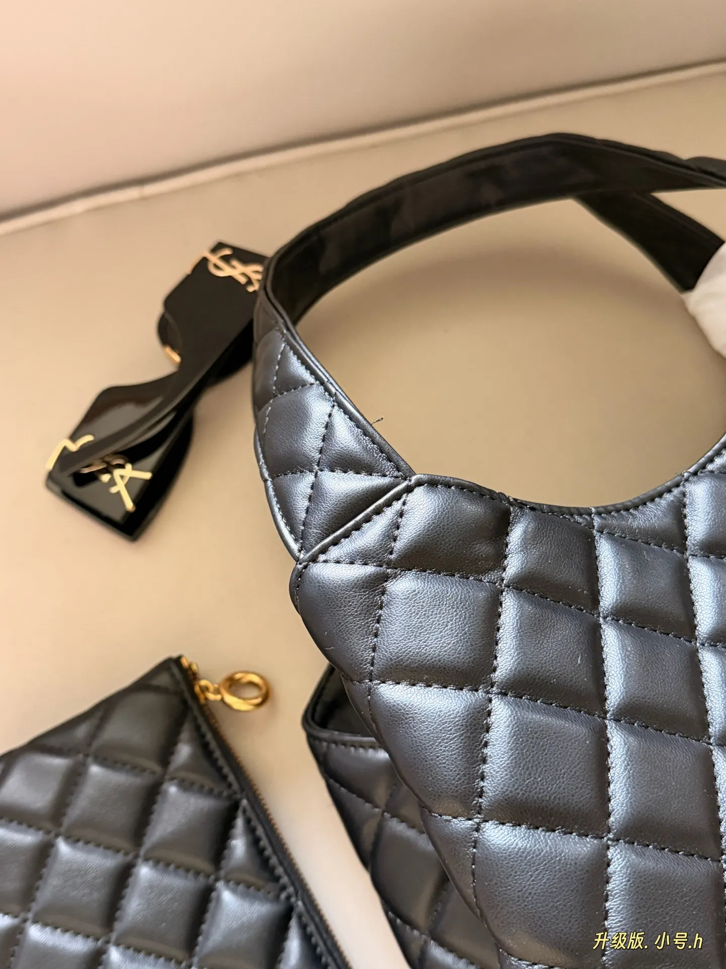 Icare Quilted Leather Maxi Shopping Bag D36018012 — view 4